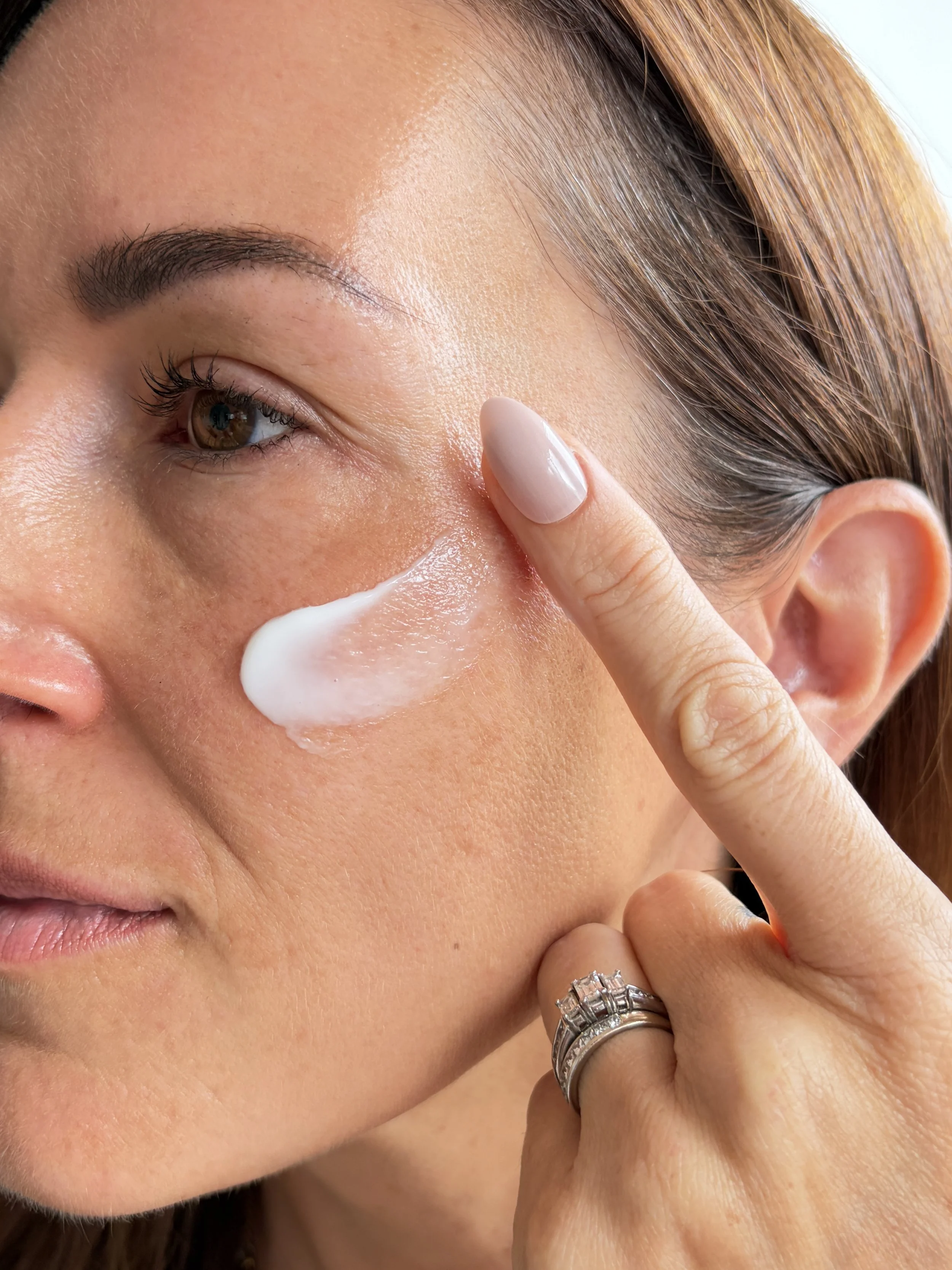 Appying moisturiser