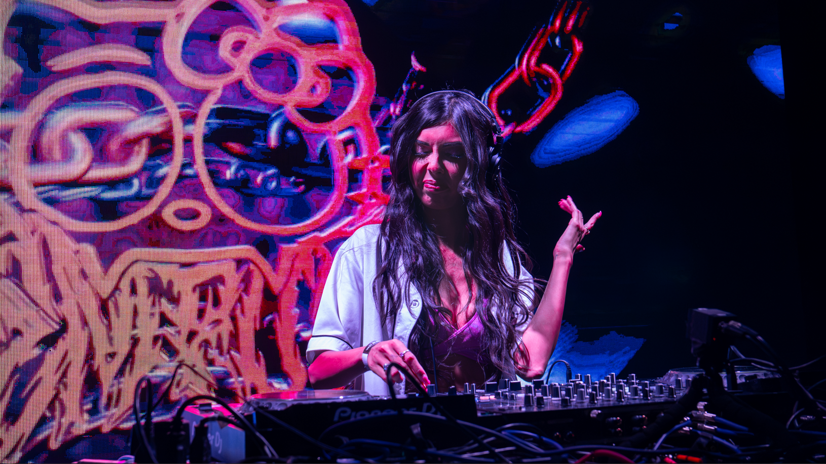 EMPUT DJing live at the All Girls Rave in Phoenix, AZ with The Loud Giraffe Visuals playing behind her