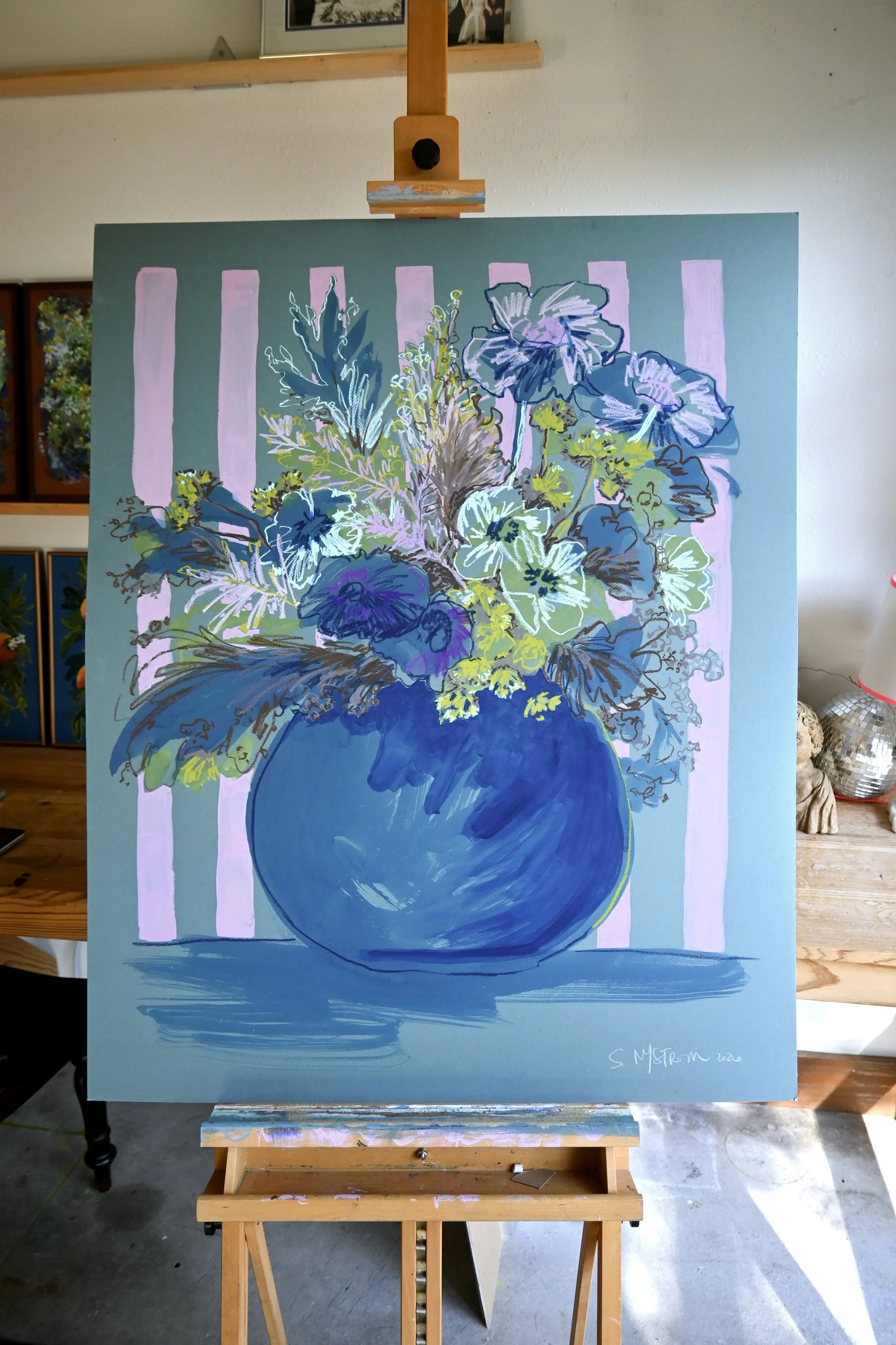 Arrangement With Stripes