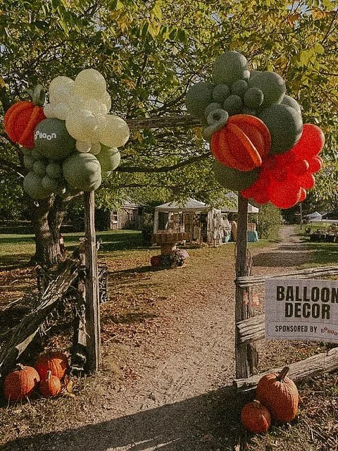 🍂 What an amazing weekend! 🍂⠀
⠀
Belloons had the pleasure of partnering with @wmmarkets for this year&rsquo;s Fall Market at @steckleheritagefarm!⠀
⠀
We loved seeing everyone enjoying the seasonal vibes, supporting local vendors, and experiencing a