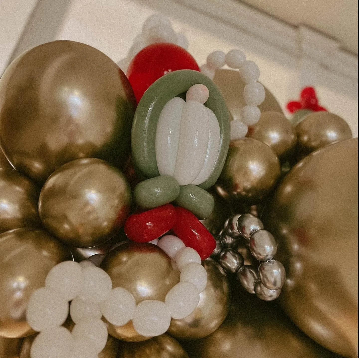 We&rsquo;re so excited to be part of West Haus KW&rsquo;s first Holiday Market today! @westhauskw ⠀
⠀
Come visit the beautiful market at 93 King St W, Suite 300 &mdash; and don&rsquo;t miss our festive balloon display while you&rsquo;re here! ⚲ .𖥔 ݁