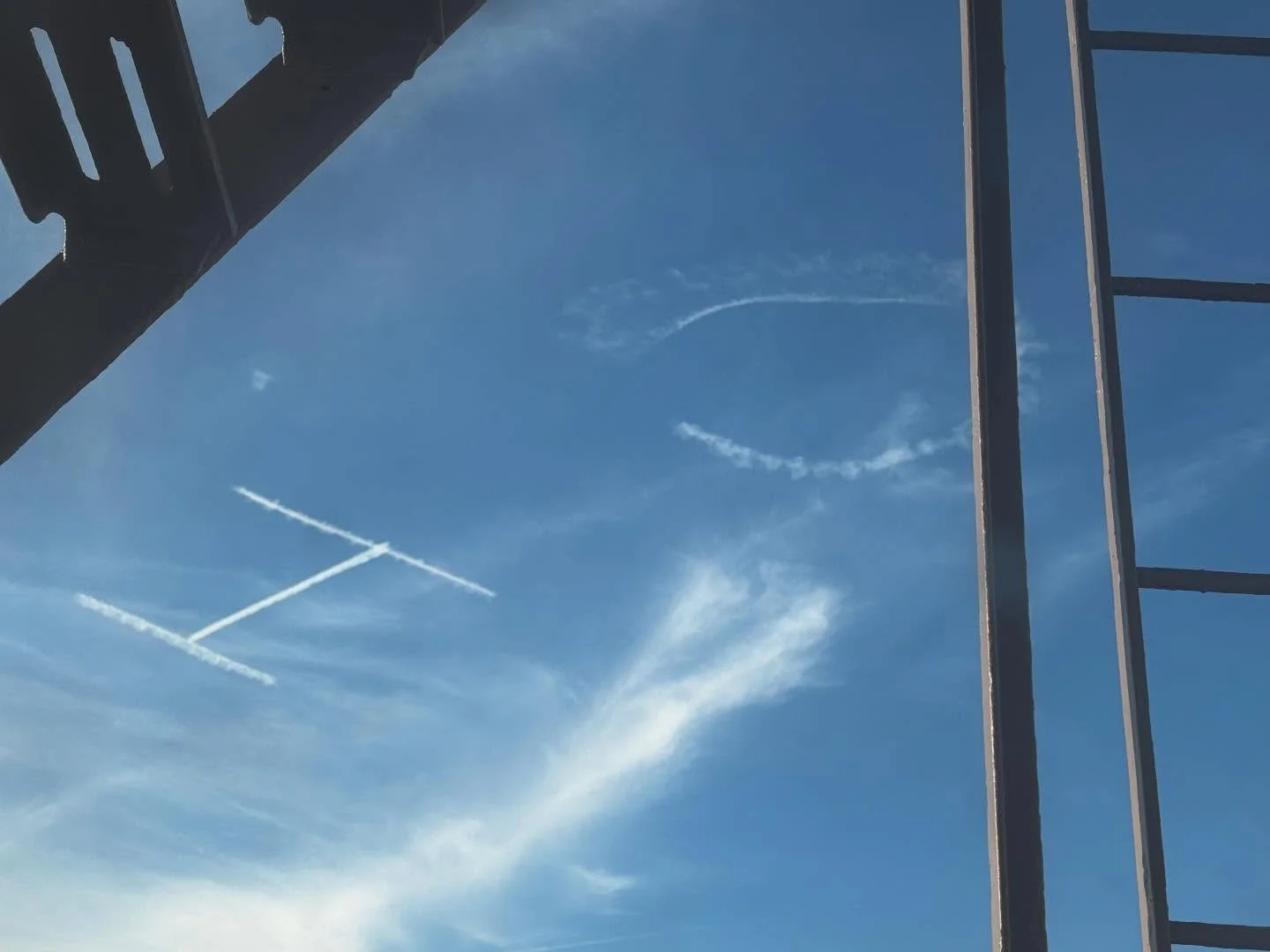 I looked up towards the Heavens for mid day guidance and was met by this divine message✨

#ho #nyc