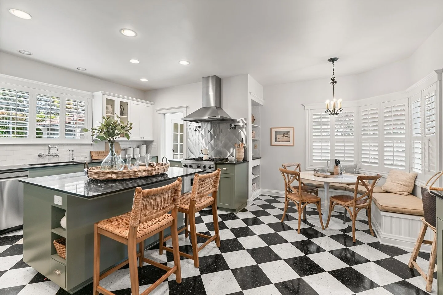 I can see myself cooking meals for my family here. how about you? #Oakland #Piedmont #Kitchen #realestatephotography #bayareaphotography
