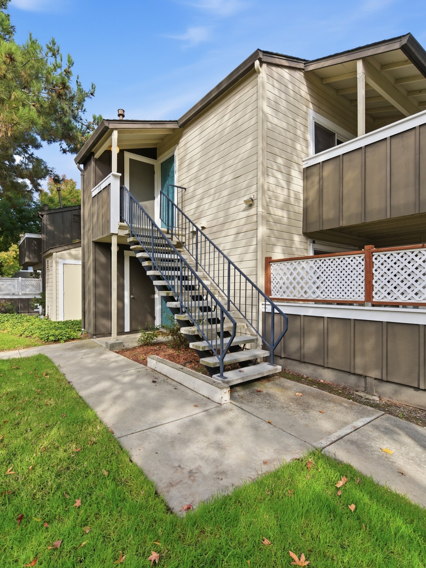 Pending right in time for the Holidays! Congratulations  @ronlasernarealestate !! #bayarearealestate #realestatephotography #bayarearealestatephotographer