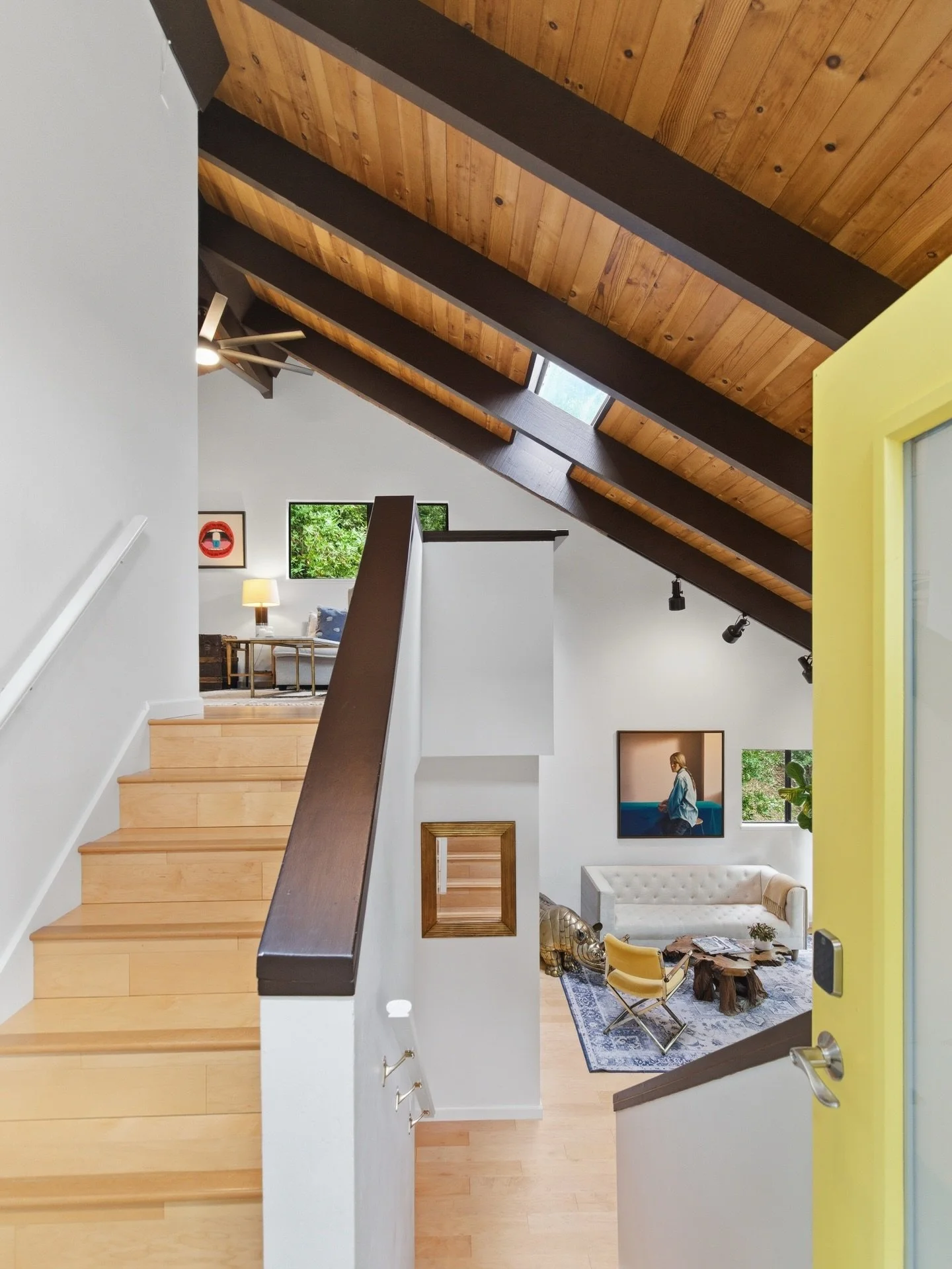 Captured this Oakland home that has really clean lines. Details 💯 listed by: @kollabwithalfredo reach out to him directly for any information about this home. #oaklandrealestate #oaklandhomes #bayarearealestate