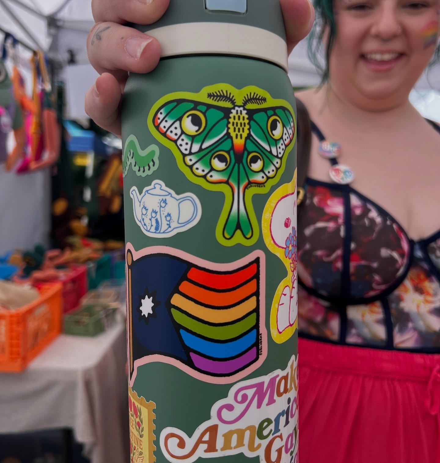 🏳️&zwj;🌈🏳️&zwj;⚧️Thank you everyone (dogs included) who stopped by our booth at Pride it was VERY FUN and also very hot. We are raisins now. ☀️🍇 Happy Pride (and see you at Anthrocon if you are attending :)) 

#pride #twincities #twincitiespride