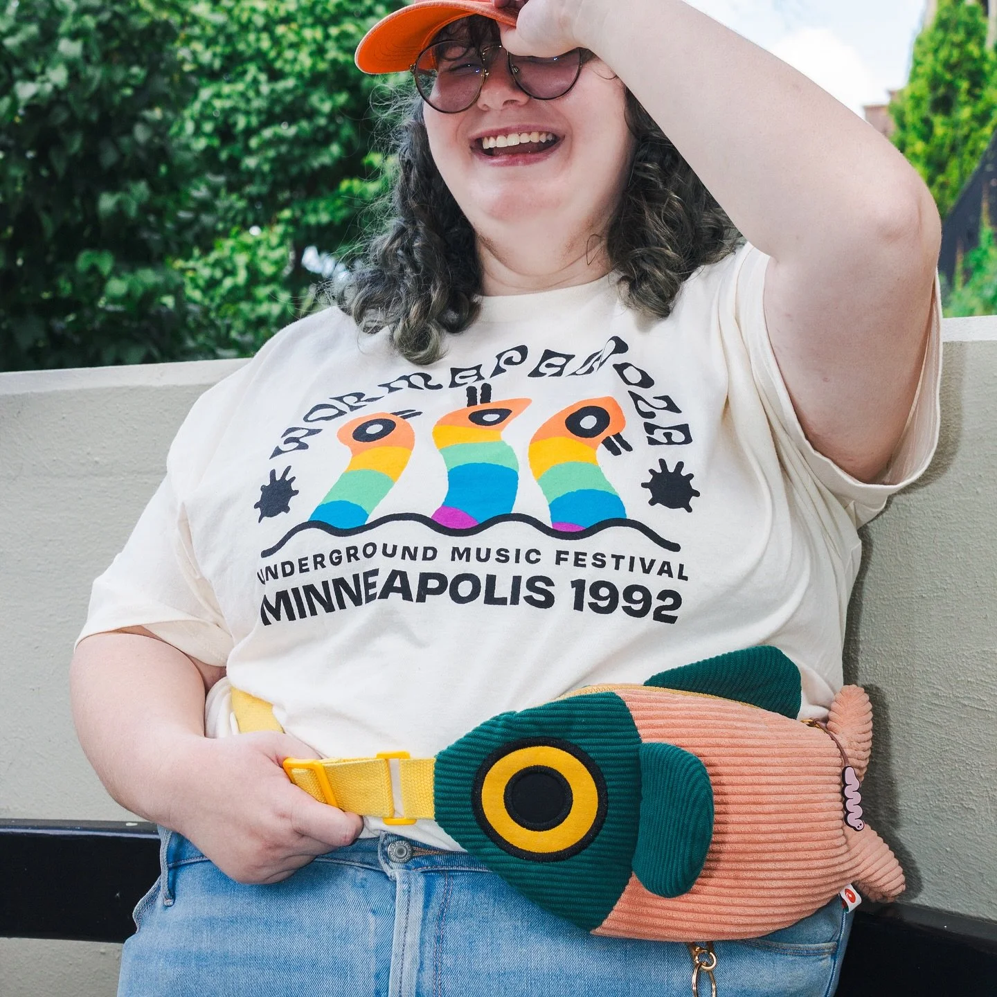 Triple Threat Coral Fish 🧡💚 comes in lil baby (pin) medium baby (pouch) and big baby (bag)! 👼 All available in the baby fish shop (website).

Model @hishercule 
Main Photo @nixxonmobil 

#fish #fishbag #gonefishing🎣 #fishart #artbag