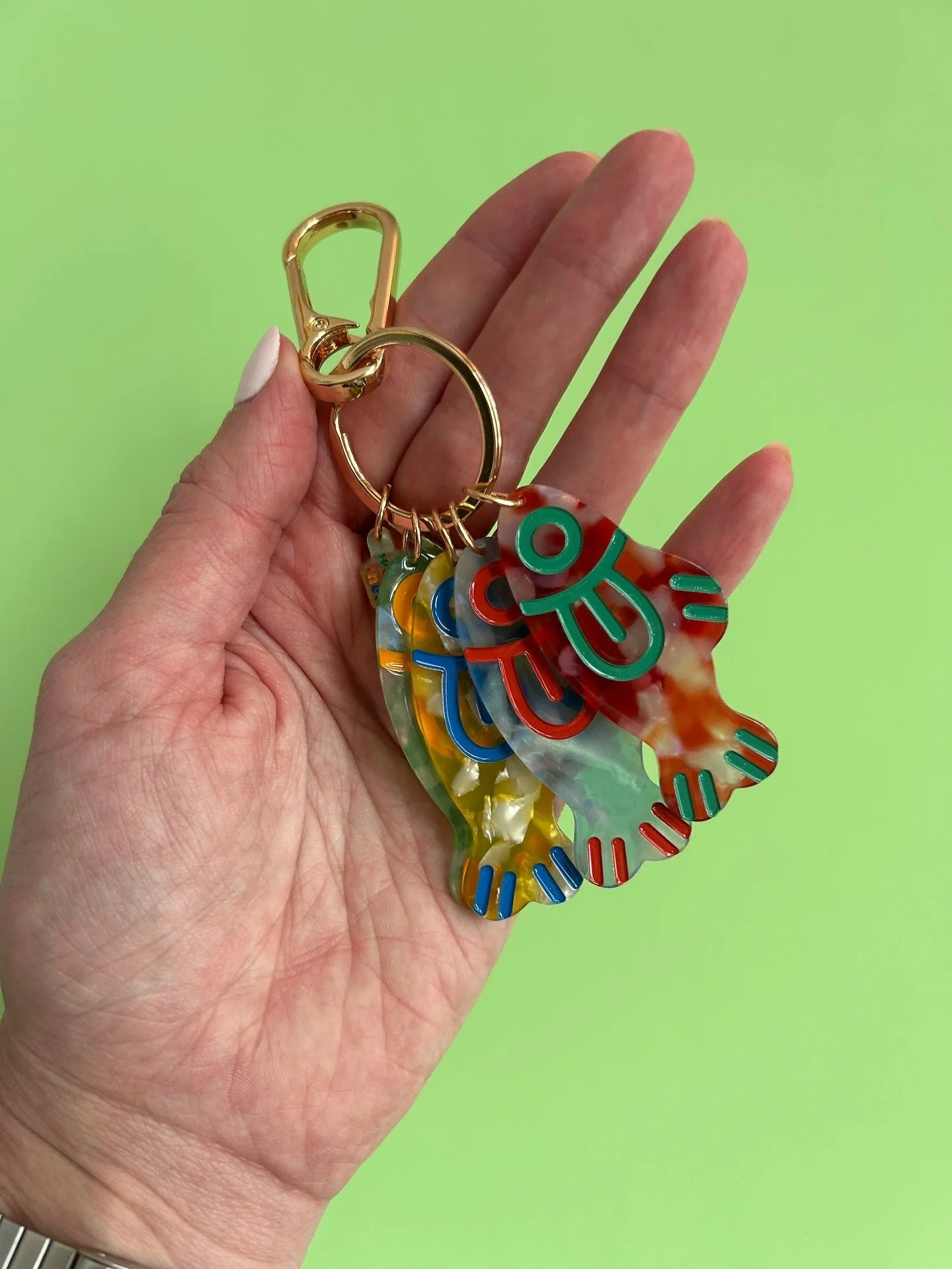 🐟🔑⛓️

Loud Fishes Keychain / Bag Charms 👜✨ are in stock and cute and loud and charming! 

#fishes #fish #bagcharm #keychain