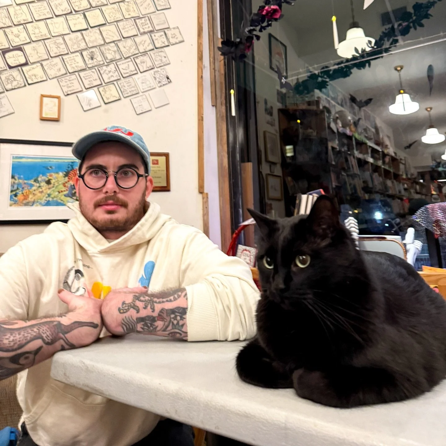 Last night at Wild Rumpus! ๐ฑ๐‍โฌ
Stop by Misfit Coffee TONIGHT and see the exact same setup!!!!! 
5pm - 9pm come say hi/goodbye to us and the fish bags colors before they enter their retirement
#animals #critters #cats #shopcats #fishbag #fis