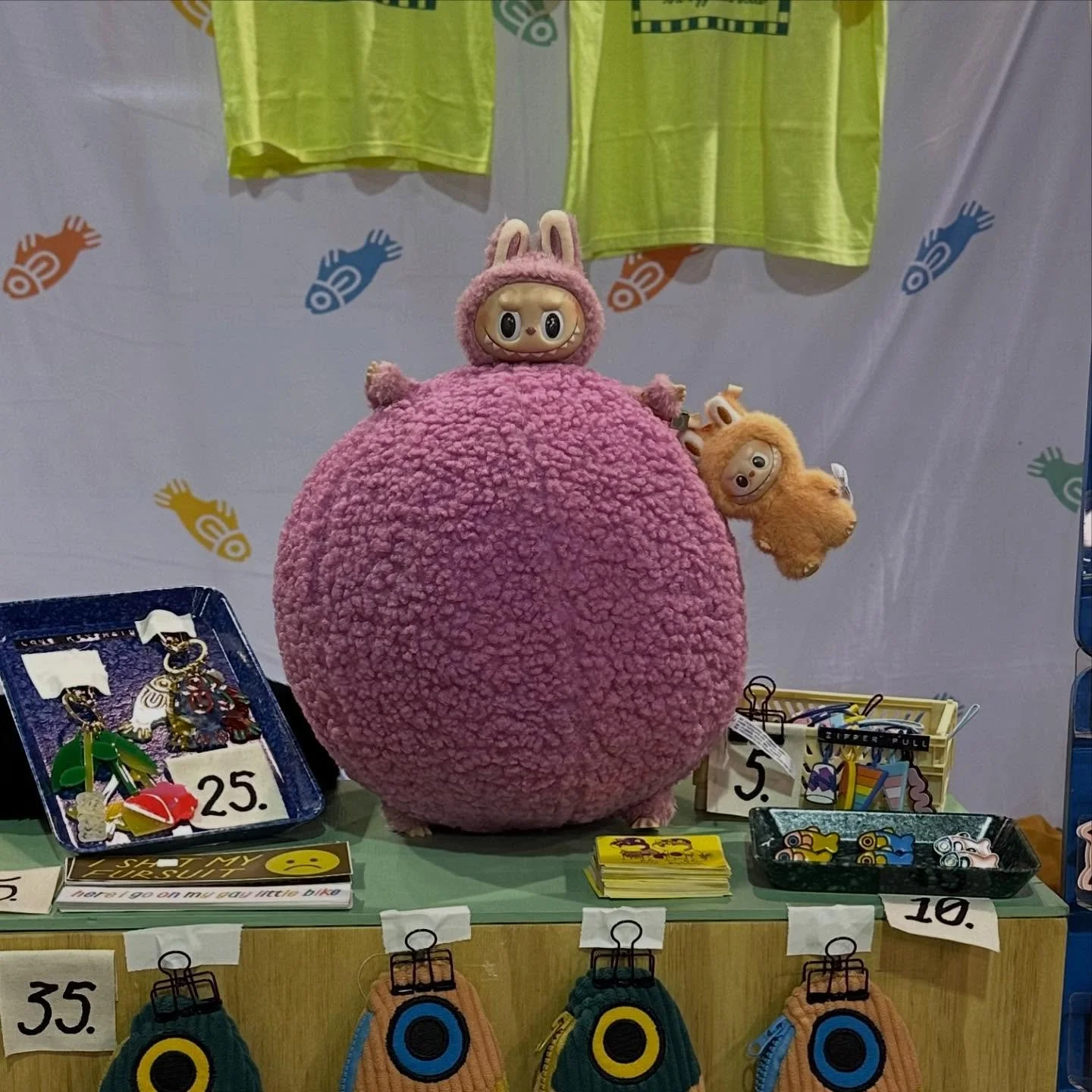 She needs a name. What is her name? Tell it to me below. 

Thanks for the first day folks! Here&rsquo;s our setup before the stampede. 10pm bedtime for me 🛌 see you tomorrow!