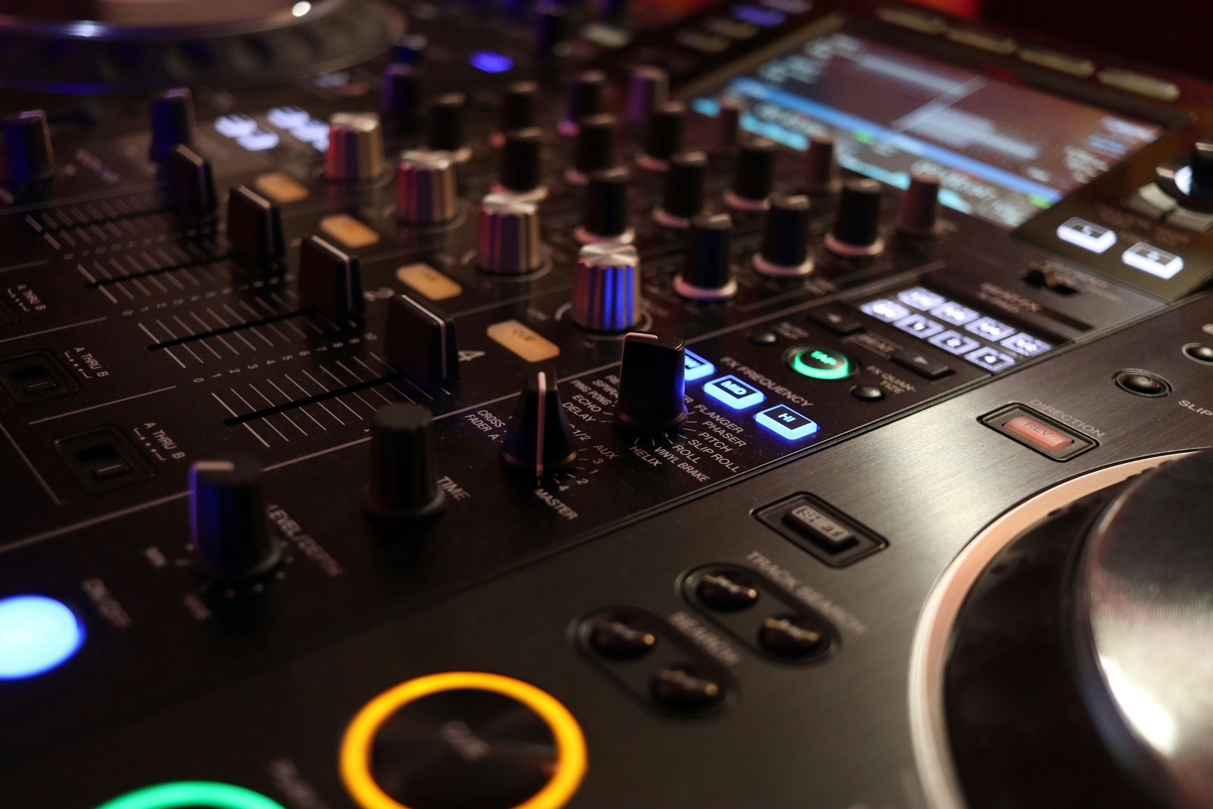 The third image alt-text update explicitly targeted audio recording, mixing, and mastering services by DJ DRIIAN