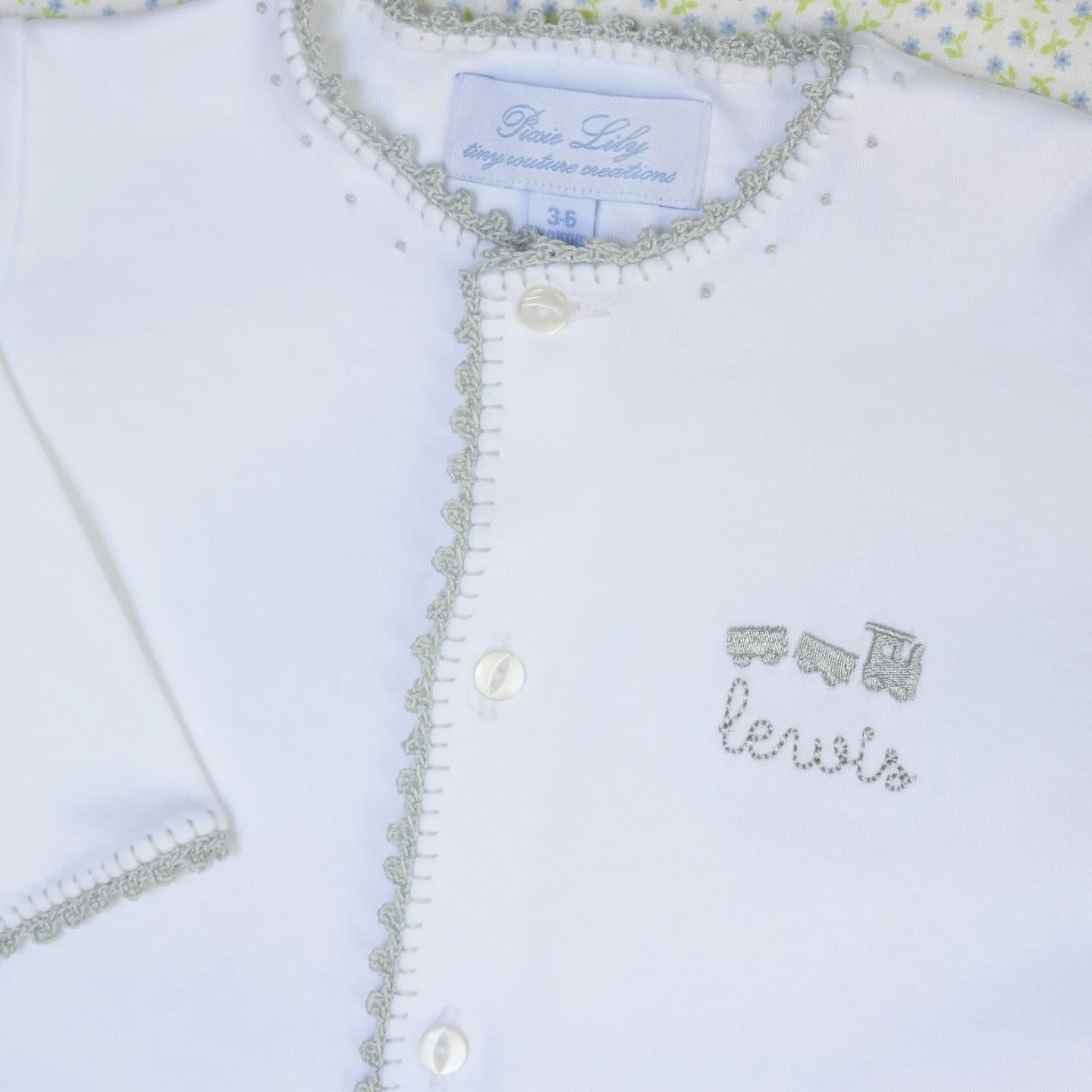 Simple and classic 🤍