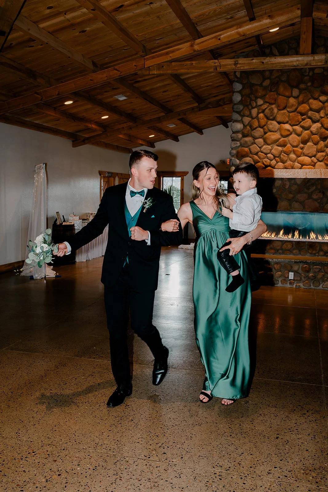 sydney + sam_s sneak peaks-42.jpg