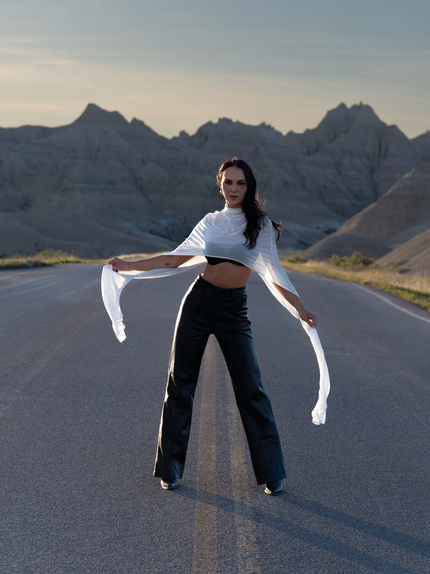| When the vision comes to life |

Photography: @saylorbuxcell 
CD: @saylorbuxcell 
Model: @sammikaywhite
Top: @revolve
Pants: @becauseofalice