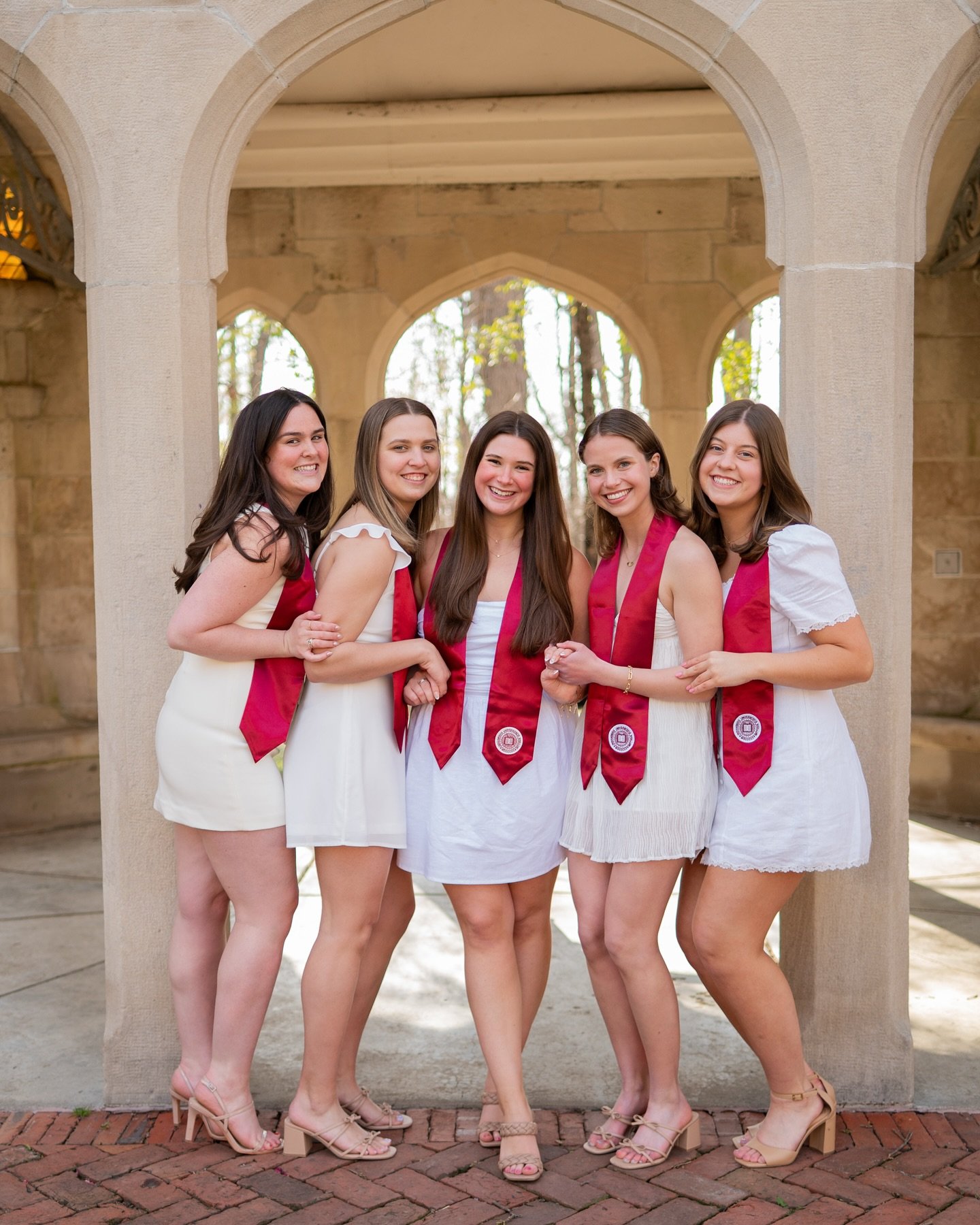 It&rsquo;s graduation weekend for these gals!🤍 

#iugraduation #chicagophotographer #gradphotos #2025grad #indianauniversitybloomington