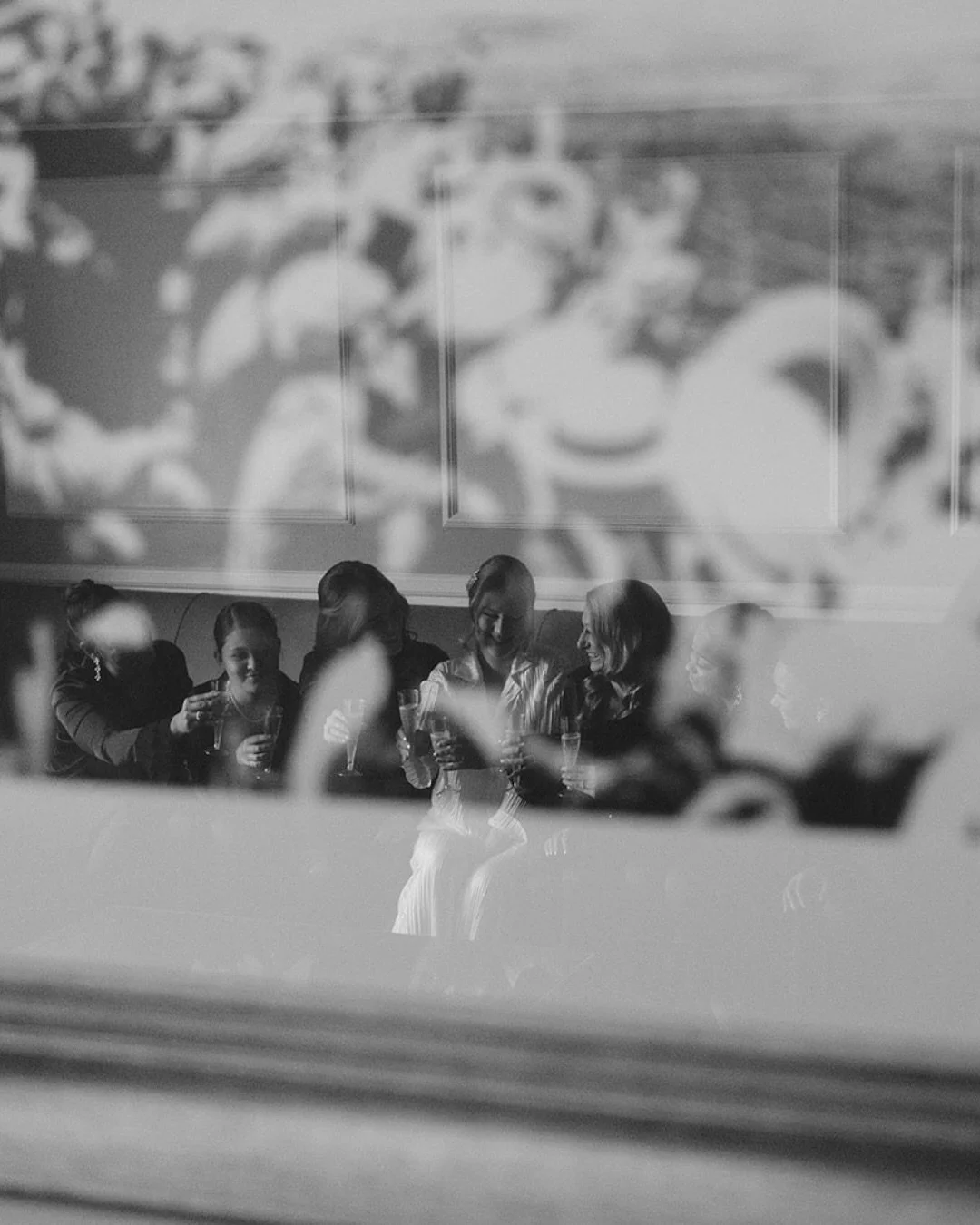 β¨ The quiet moments before walking down the aisle…
Laughter with your girls, emotional first looks, treasured family memories, and those final little details coming together. These in-between moments are where the magic truly begins π€
We lov