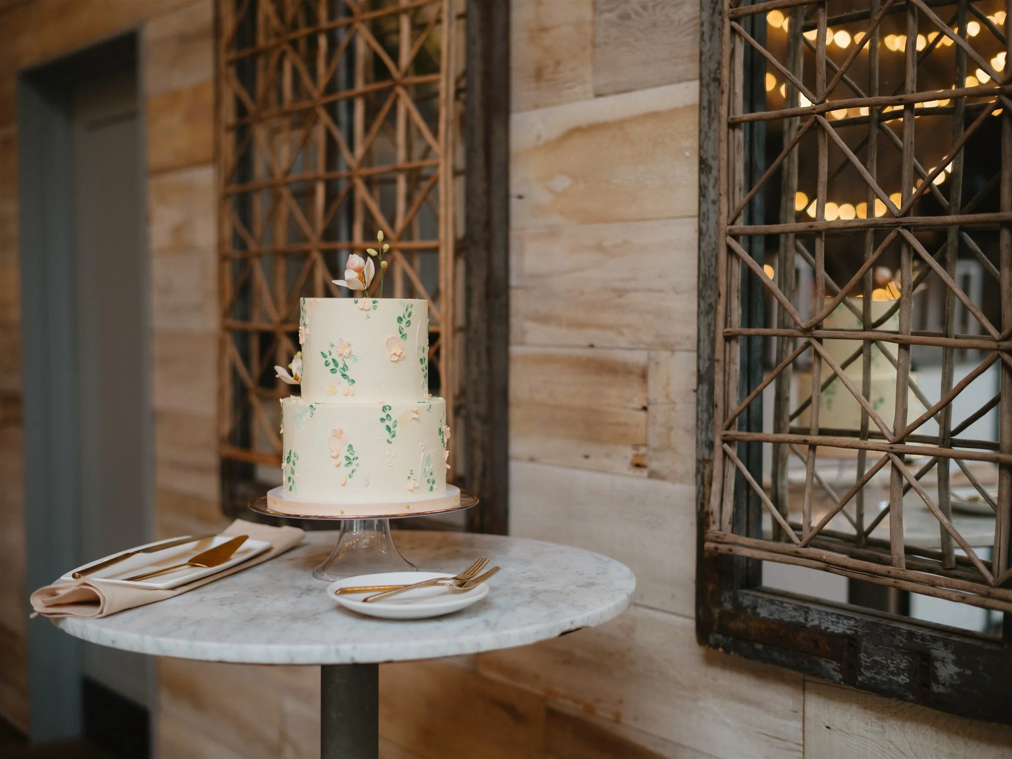 New Hope, PA- Terrain Gardens- wedding cake.jpg