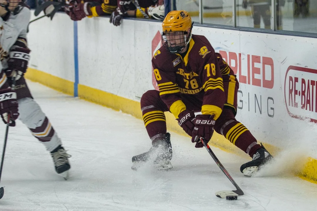 CMU_HockeyD3_11_12_21_16.jpg
