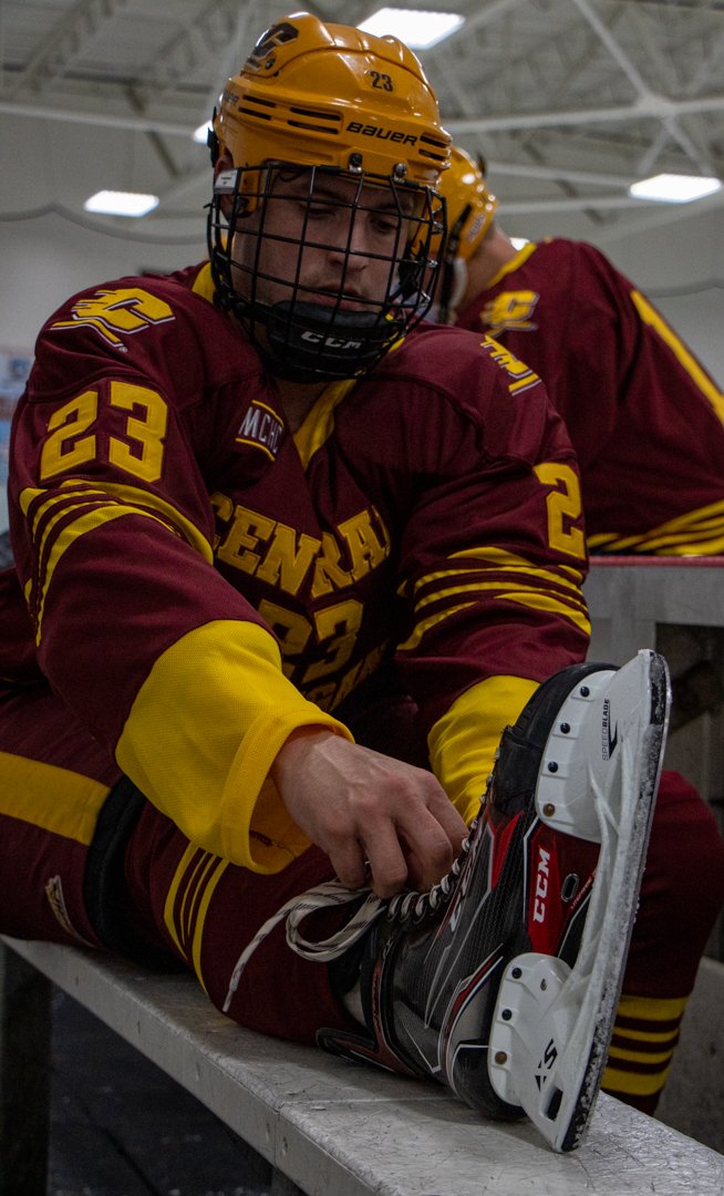 CMU_HockeyD3_10_2_21_1.jpg