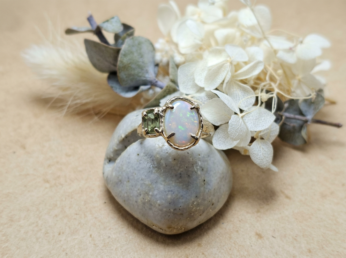 9ct yellow gold opal ring