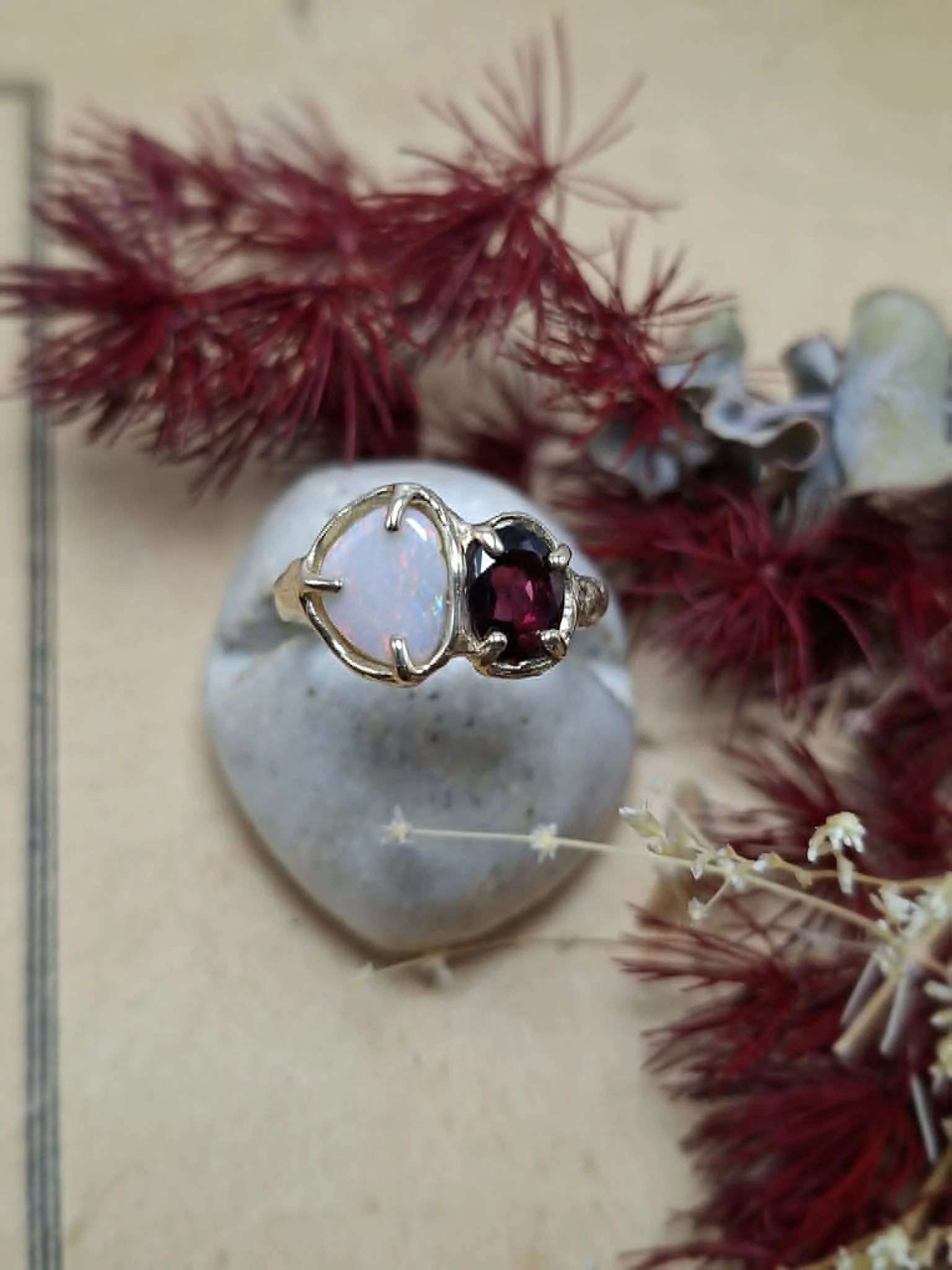 9ct Gold Opal & Garnet Ring Size 8