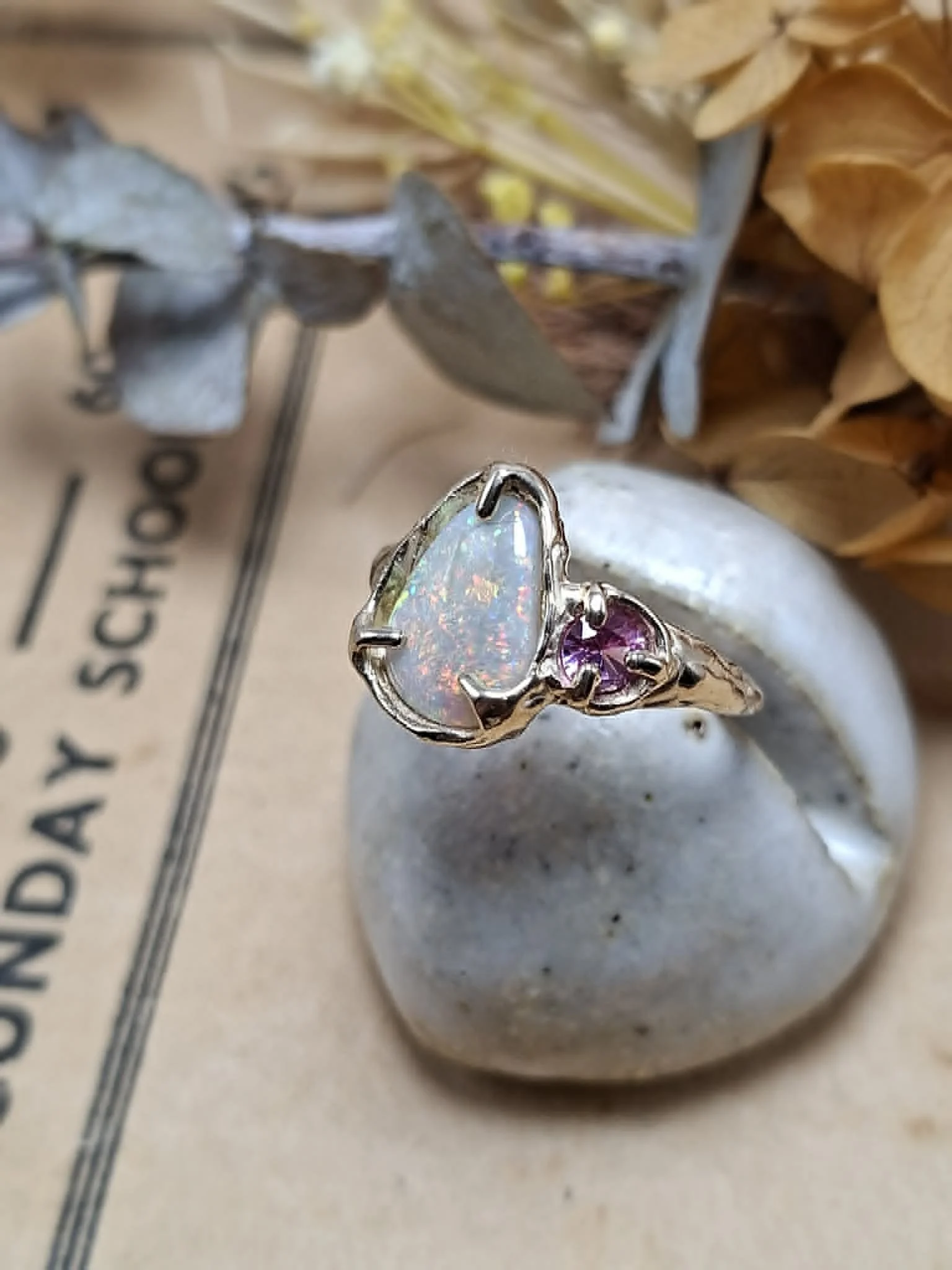 9ct Gold Australian Opal & Pink Sapphire Ring Size 7 1/2