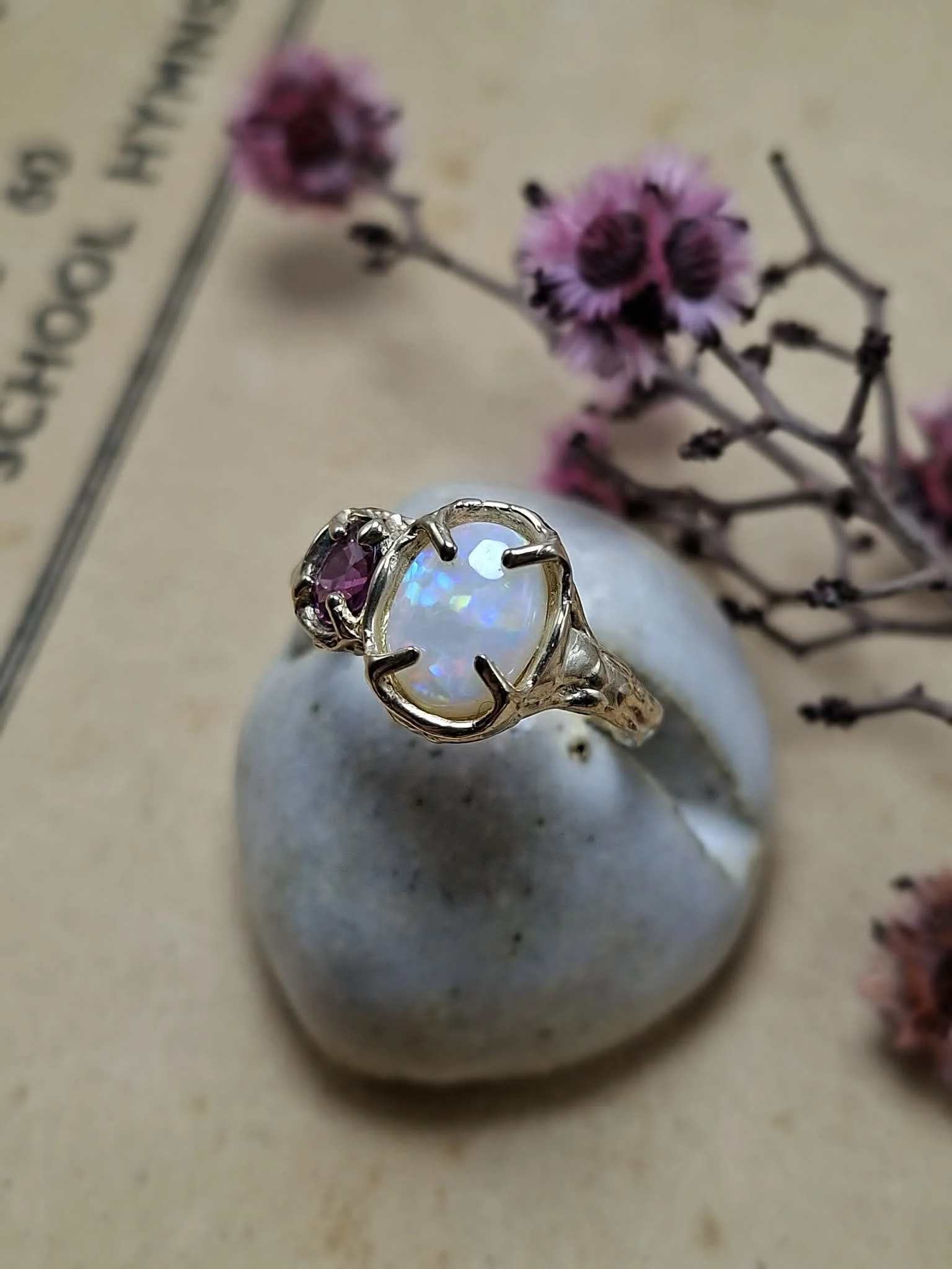9ct Gold Opal & Garnet Ring Size 7 1/4