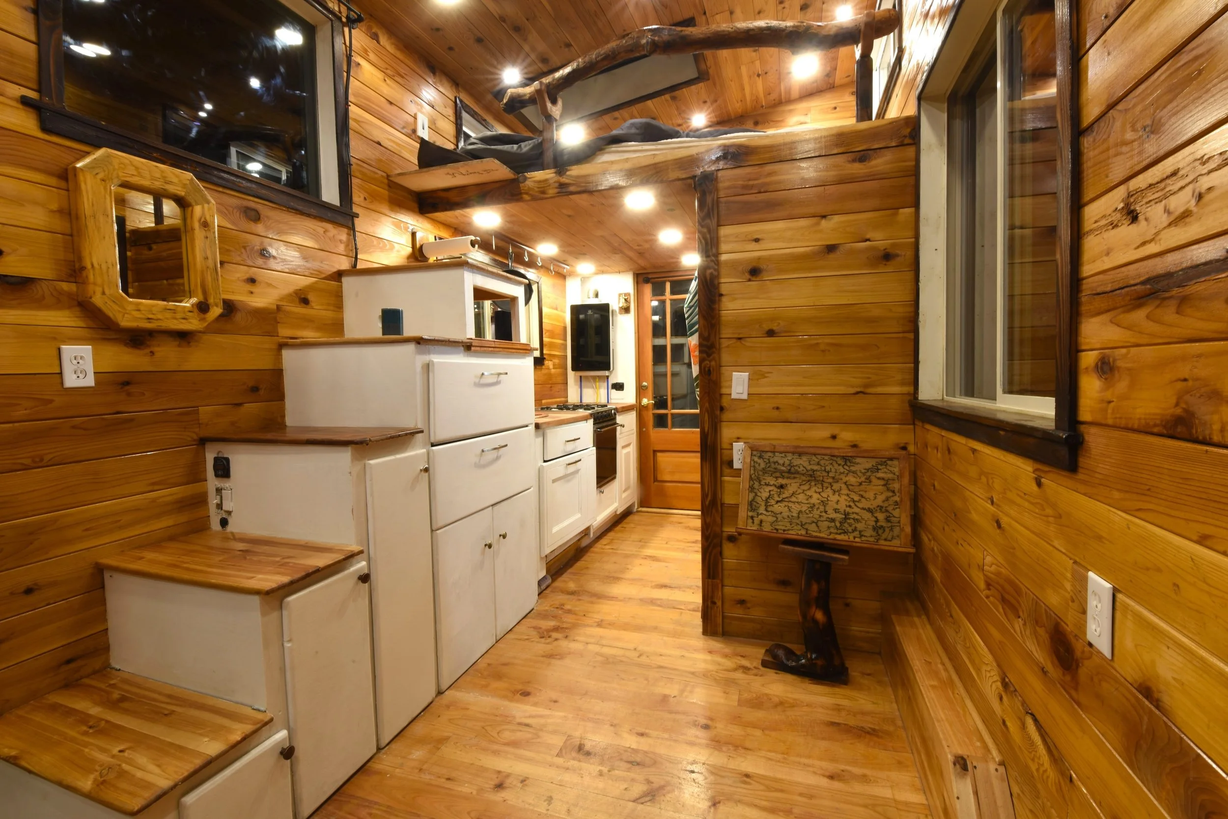Bandlands-Tinyhouse-Loft-Stairs.JPG