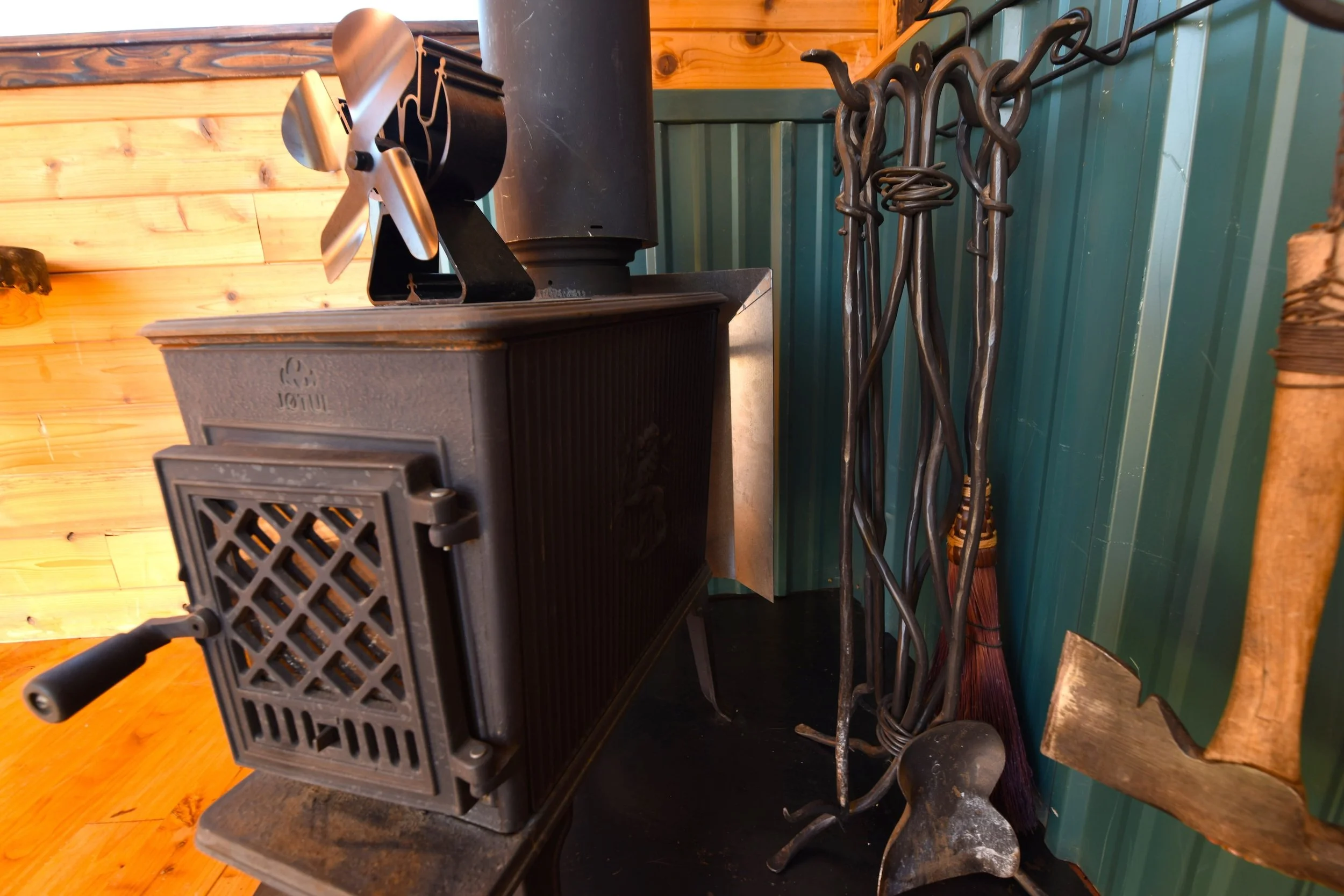 Bandlands-Tinyhouse-Wood-Stove-Day.JPG