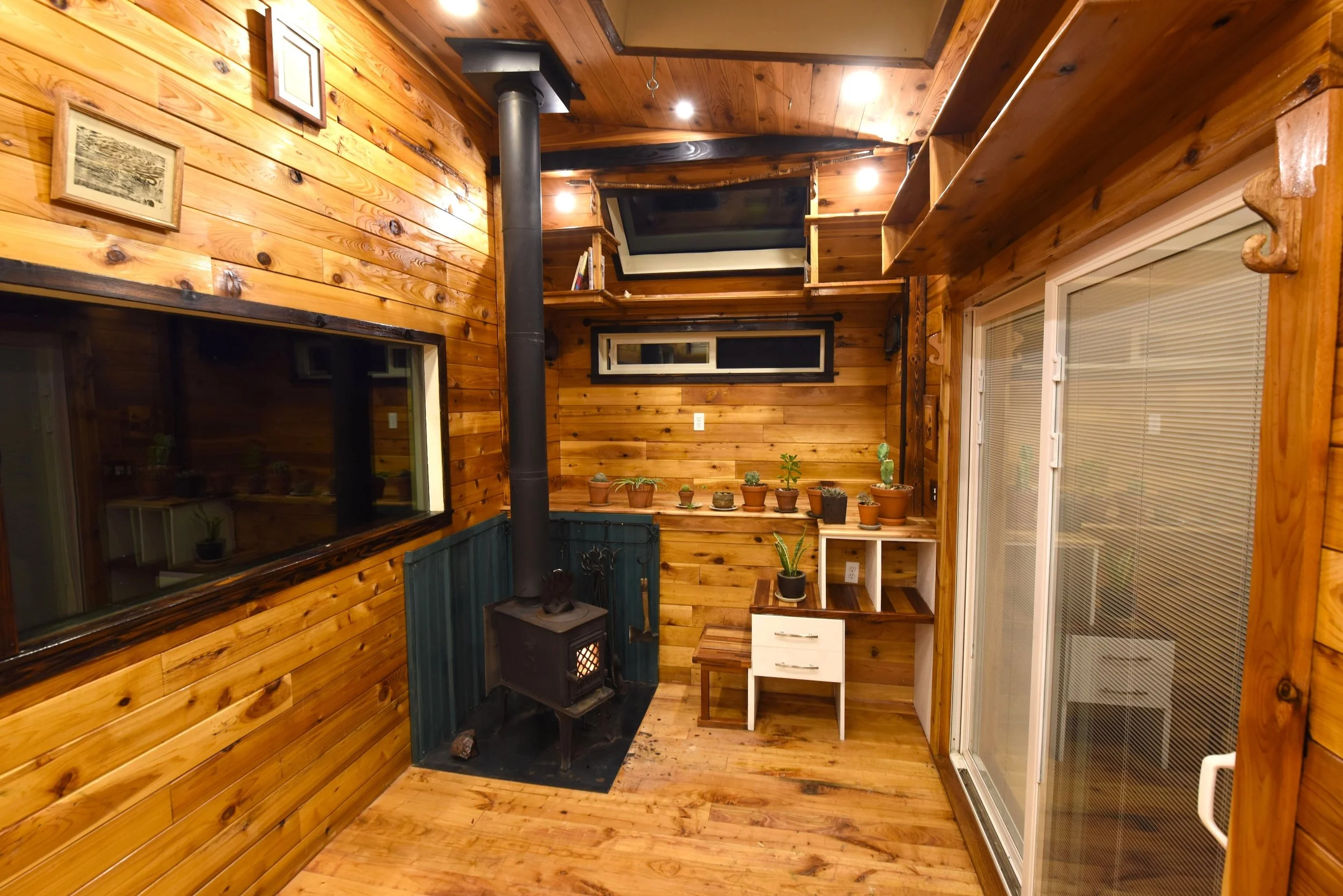 Bandlands-Tinyhouse-Living-Room-Night.JPG