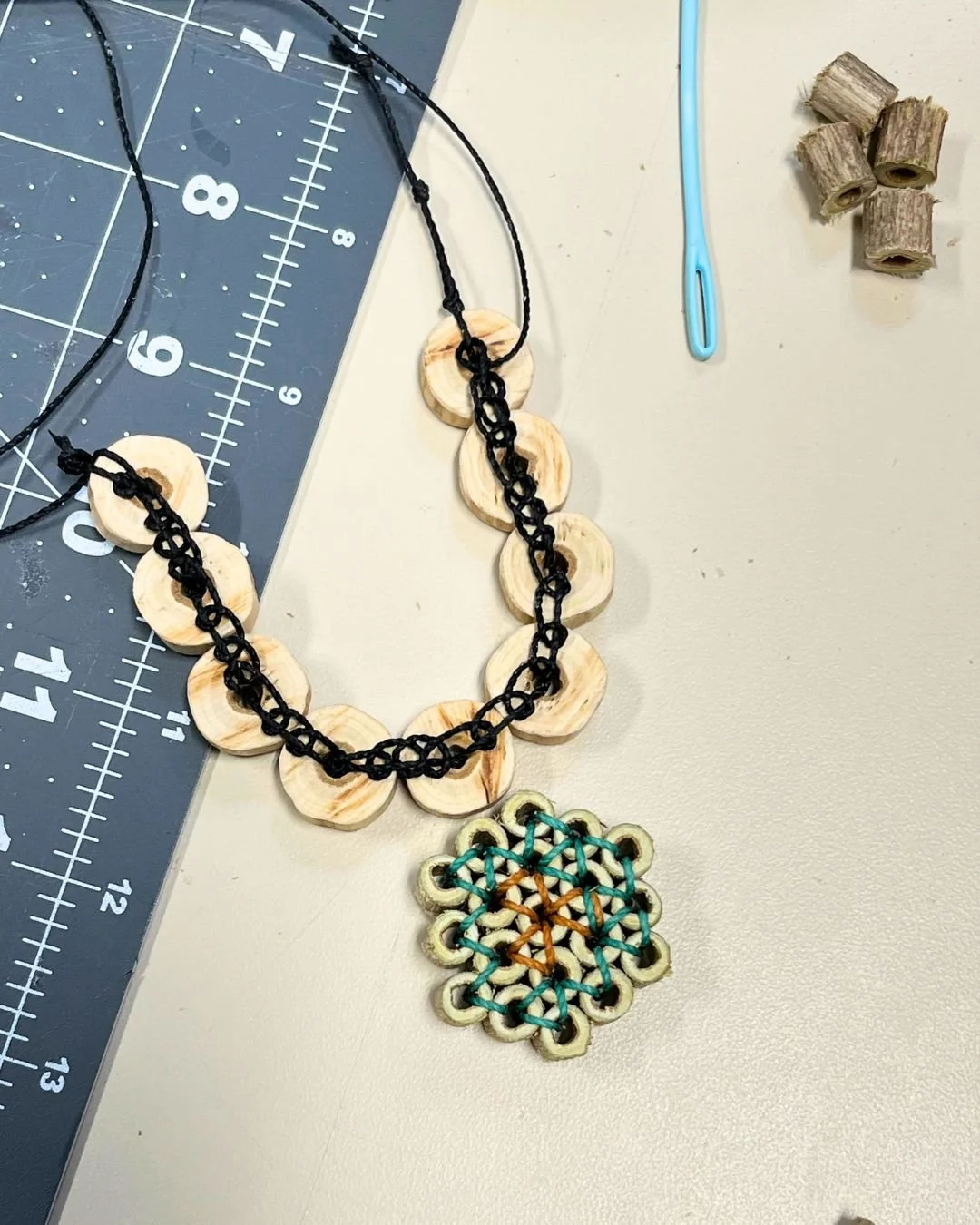 CONSERVATION CRAFT: HONEYSUCKLE JEWELRY
