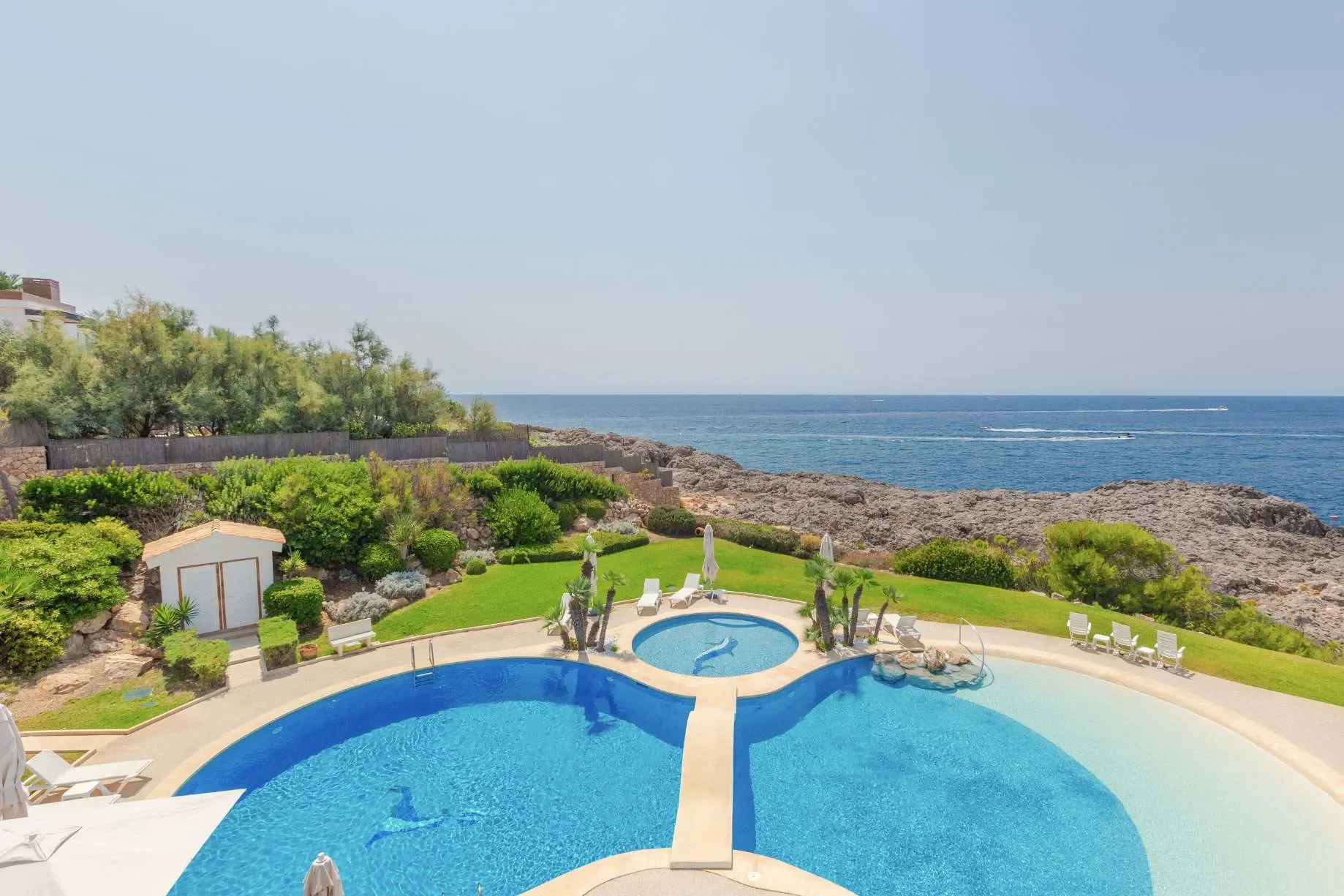 es0865a-i-atico-mar-pool.webp