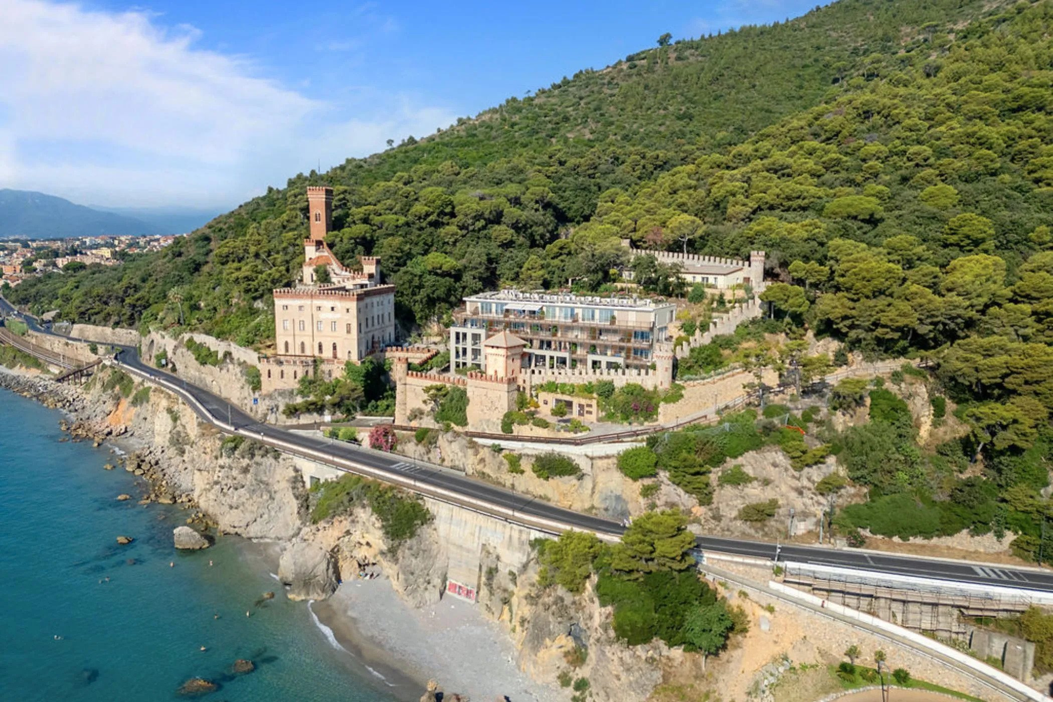it0461a_castello-panorama_schloss.jpg