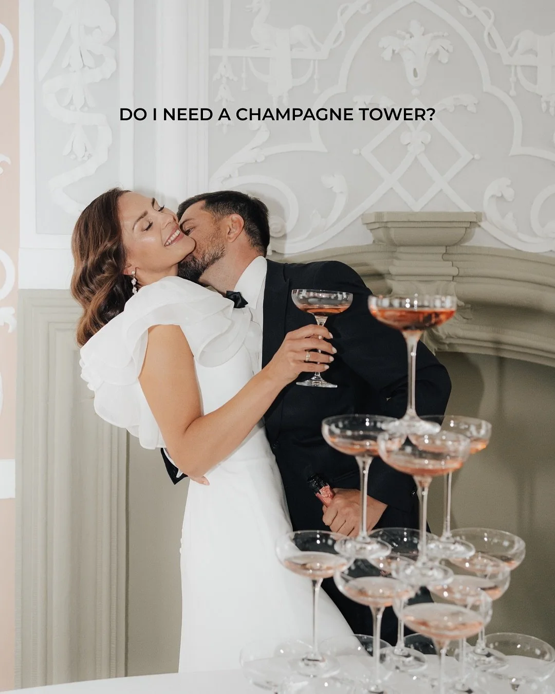 Die Champagner-Pyramide | Symbol purer Eleganz✨

Sie bringt den Zauber vergangener Zeiten zur&uuml;ck und verleiht eurer Hochzeit ein unvergleichliches Great Gatsby-Feeling. 🥂 Funkelnde Gl&auml;ser, perlender Champagner und der Moment, in dem das er