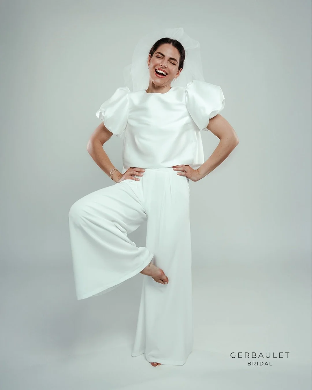 Introducing

▪️BALLOONY TOP &amp; FLOWY TROUSERS 

Ballon&auml;rmel treffen auf Marlene-Schnitt, eine moderne Liaison f&uuml;r Br&auml;ute, die es unkonventionell lieben.
Unser Balloony Top schenkt dir mit seinem ausgestellten Schnitt und den feminin
