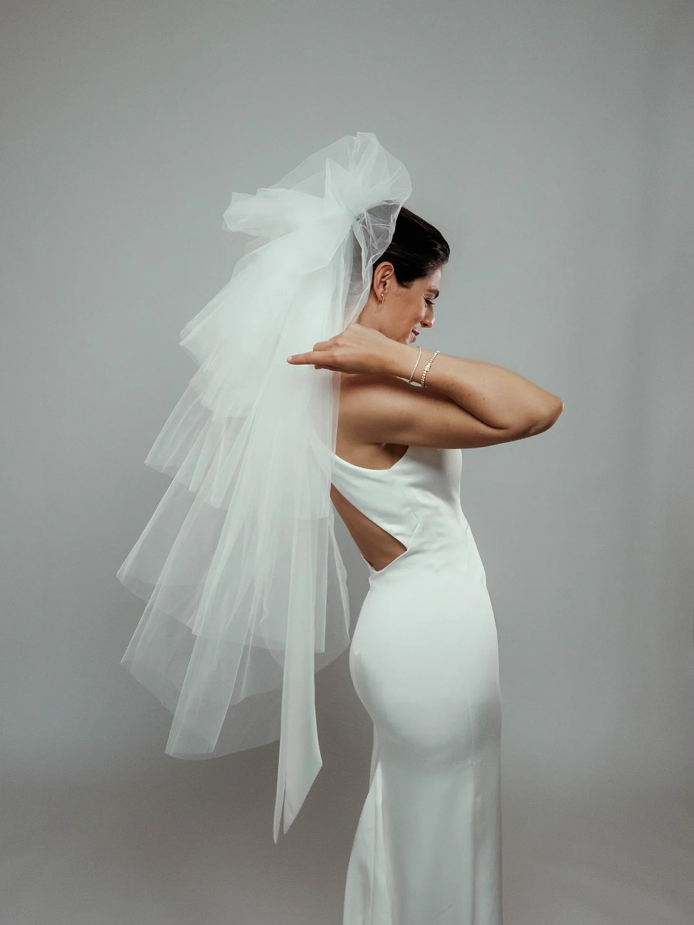 Team veil or no veil&hellip; what&rsquo;s your bridal vibe? 

👰🏾&zwj;♀️👰🏻&zwj;♀️👰🏼&zwj;♀️👰🏽&zwj;♀️✨

#ModernBride #BrideToBe #WeddingLook #ContemporaryBride #BridalFashion