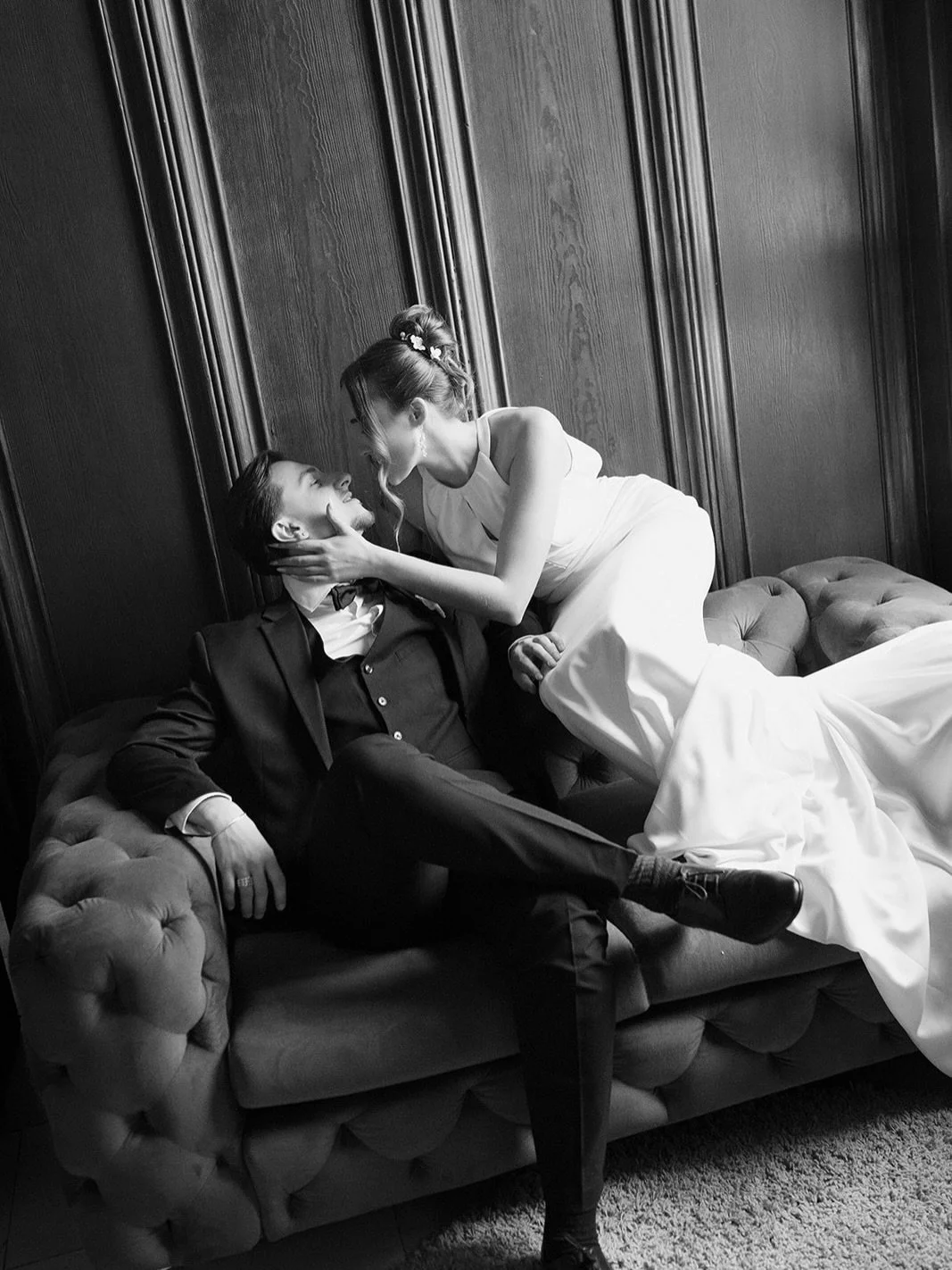 Winter magic, modern love, and a venue that feels like a fairytale with edge ❄️✨
Schloss Kartzow in its icy glow &ndash; minimal, chic, and unforgettable.

🤍 Fun fact: I actually got married here myself 11 years ago. Full circle moment.

Weddingplan