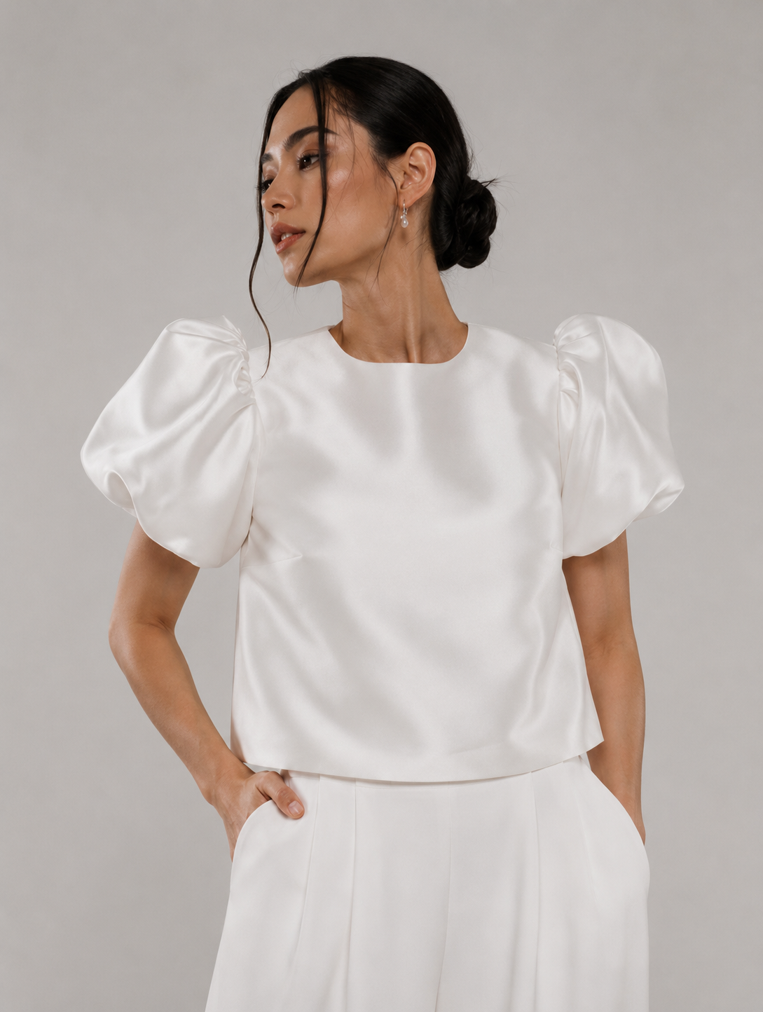 Gerbaulet_Bridal_Studio_Balloony_Top_Flowy_Trousers_close_up.PNG
