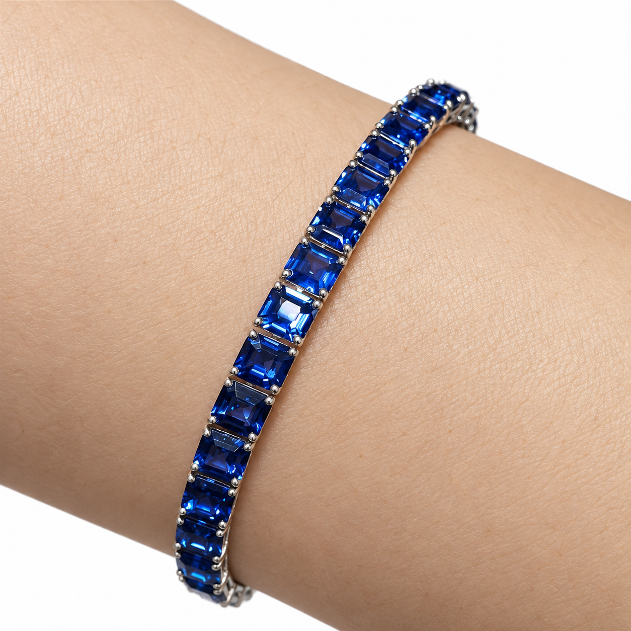 CEYLONNE Bracelet by AMIRAMIR Genève worn on the wrist, featuring natural Asscher-cut Ceylon blue sapphires set in 18K gold.