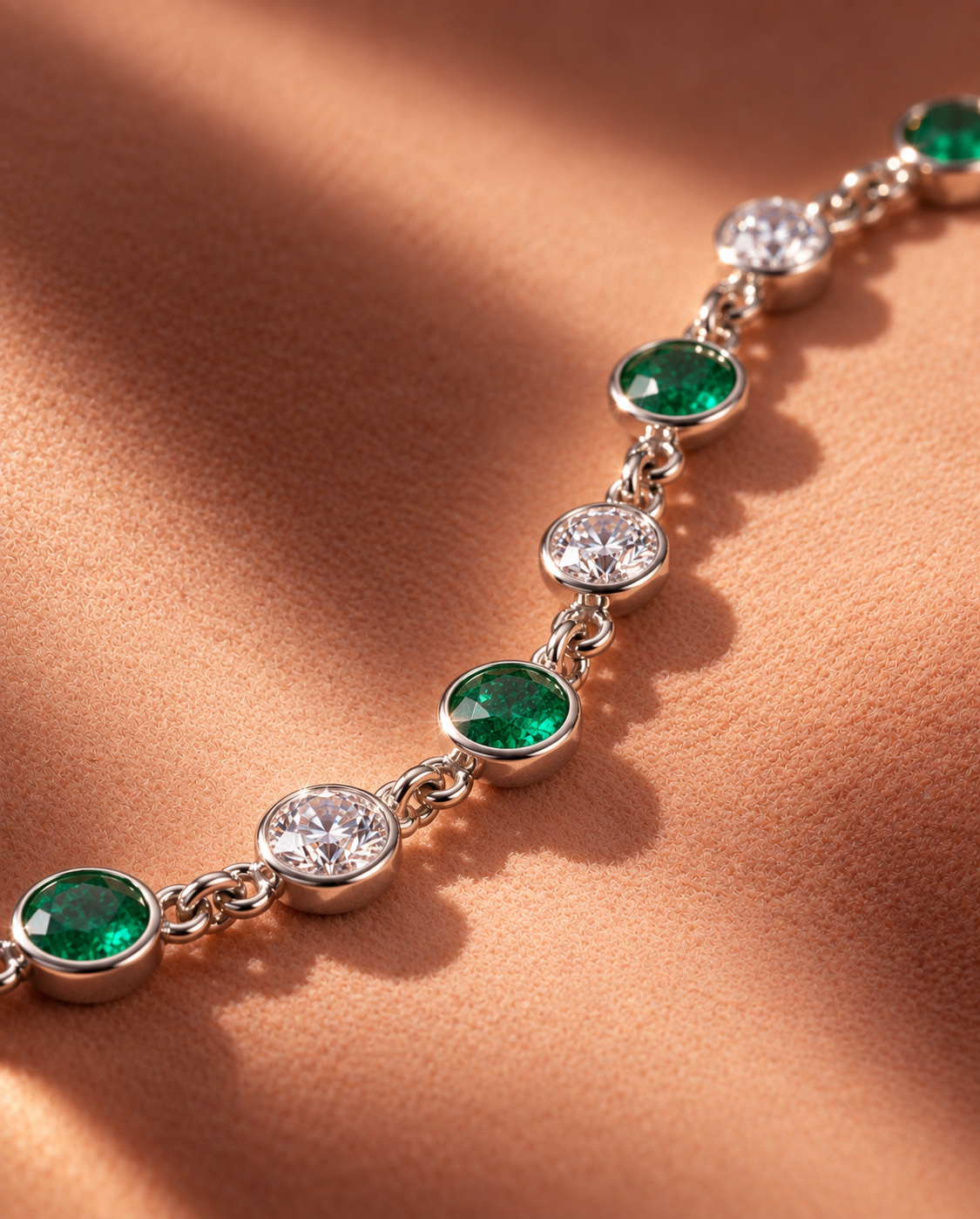 Macro view of the DUO Bracelet showing alternating Colombian emeralds and round diamonds in individual bezel settings.