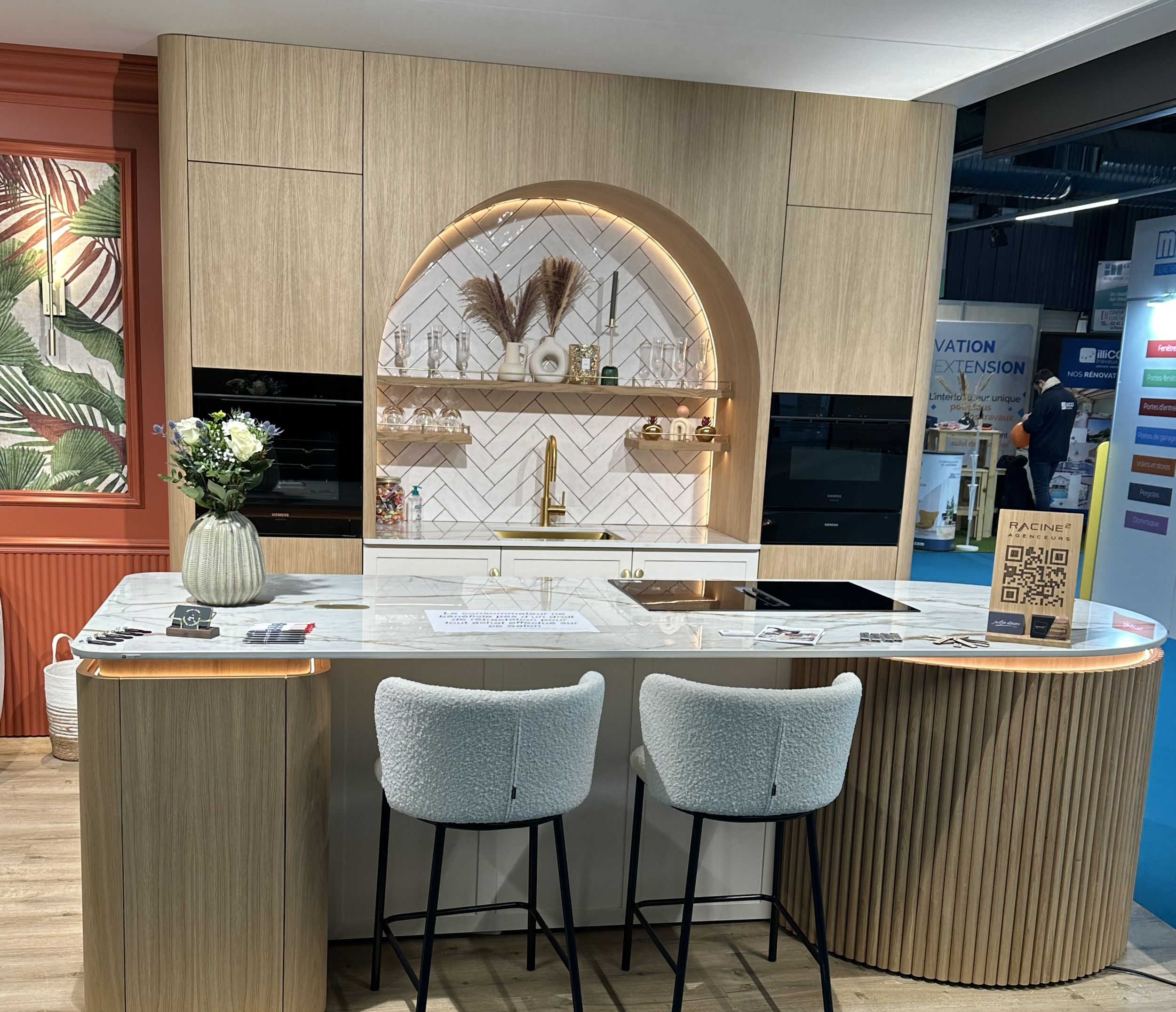 Cuisine ARCHE en bois et ilot arrondi