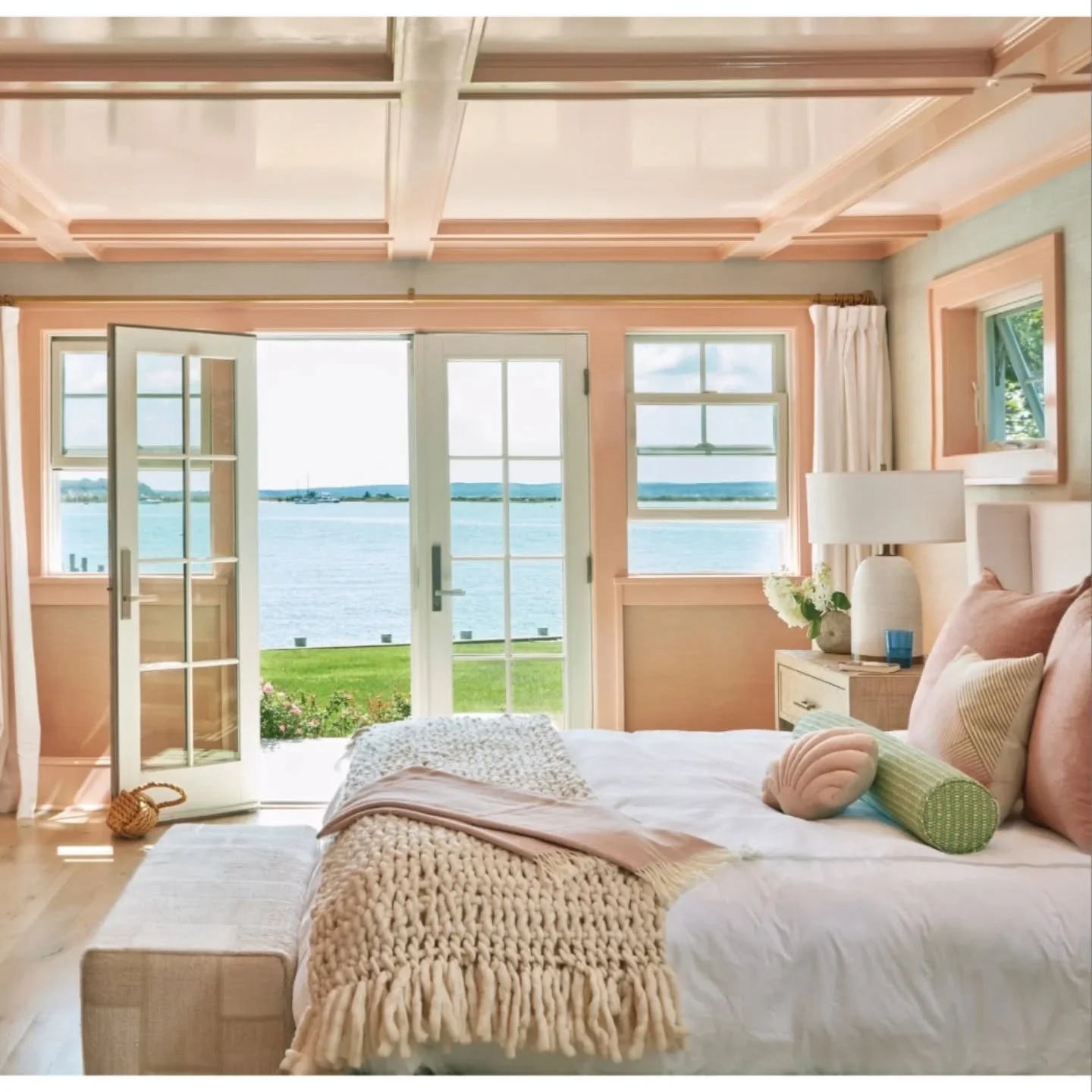 Ombre watercolor palette bedroom 

📸 Tria Giovan for coastal living