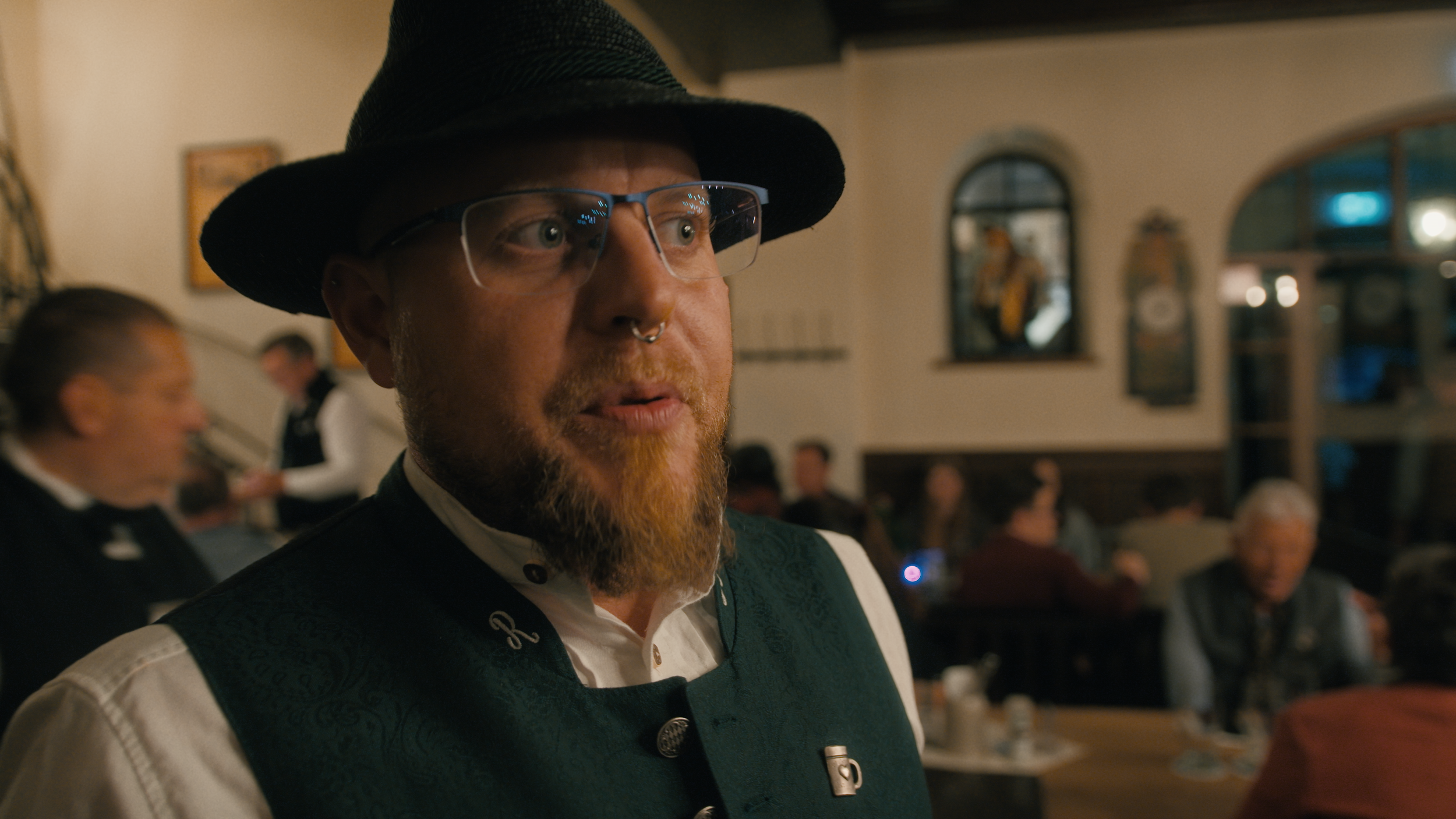 BSTRD_GF_München_16x9__ProRes422HQ.00_01_11_10.Still009.png