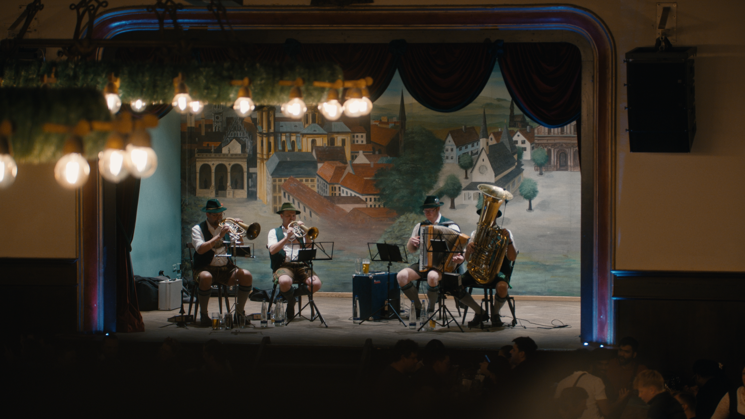 BSTRD_GF_München_16x9__ProRes422HQ.00_01_23_09.Still012.png