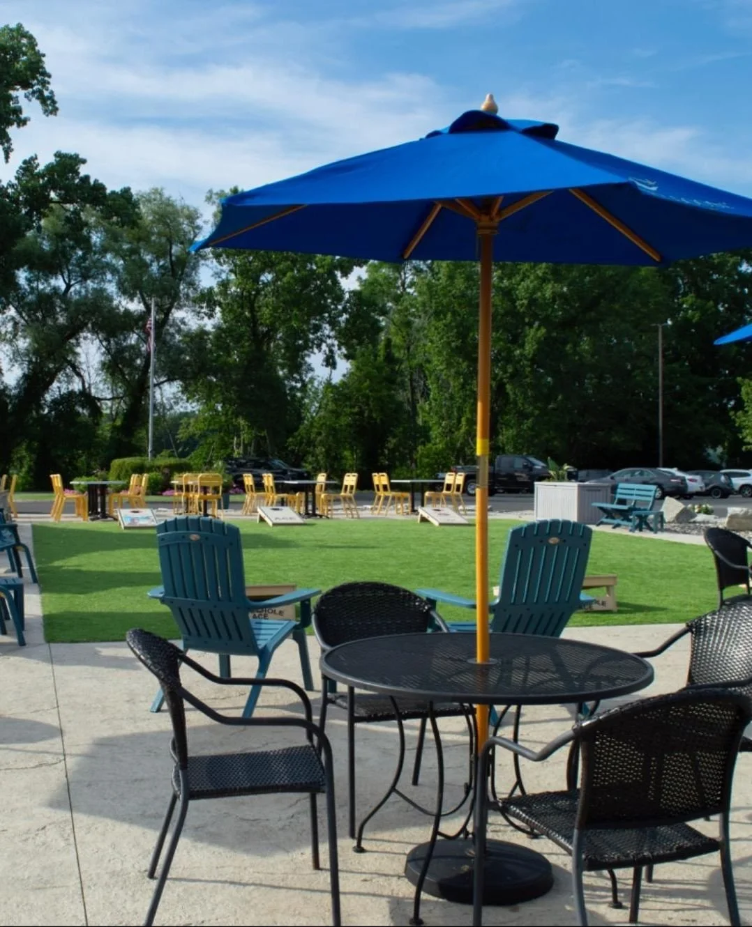 Fridays are better on the patio ✨🍹 Kick off the weekend at Normanside with great food, refreshing drinks, and those perfect sunset views.⁠
⁠
Photo: @devincollinsmedia ⁠