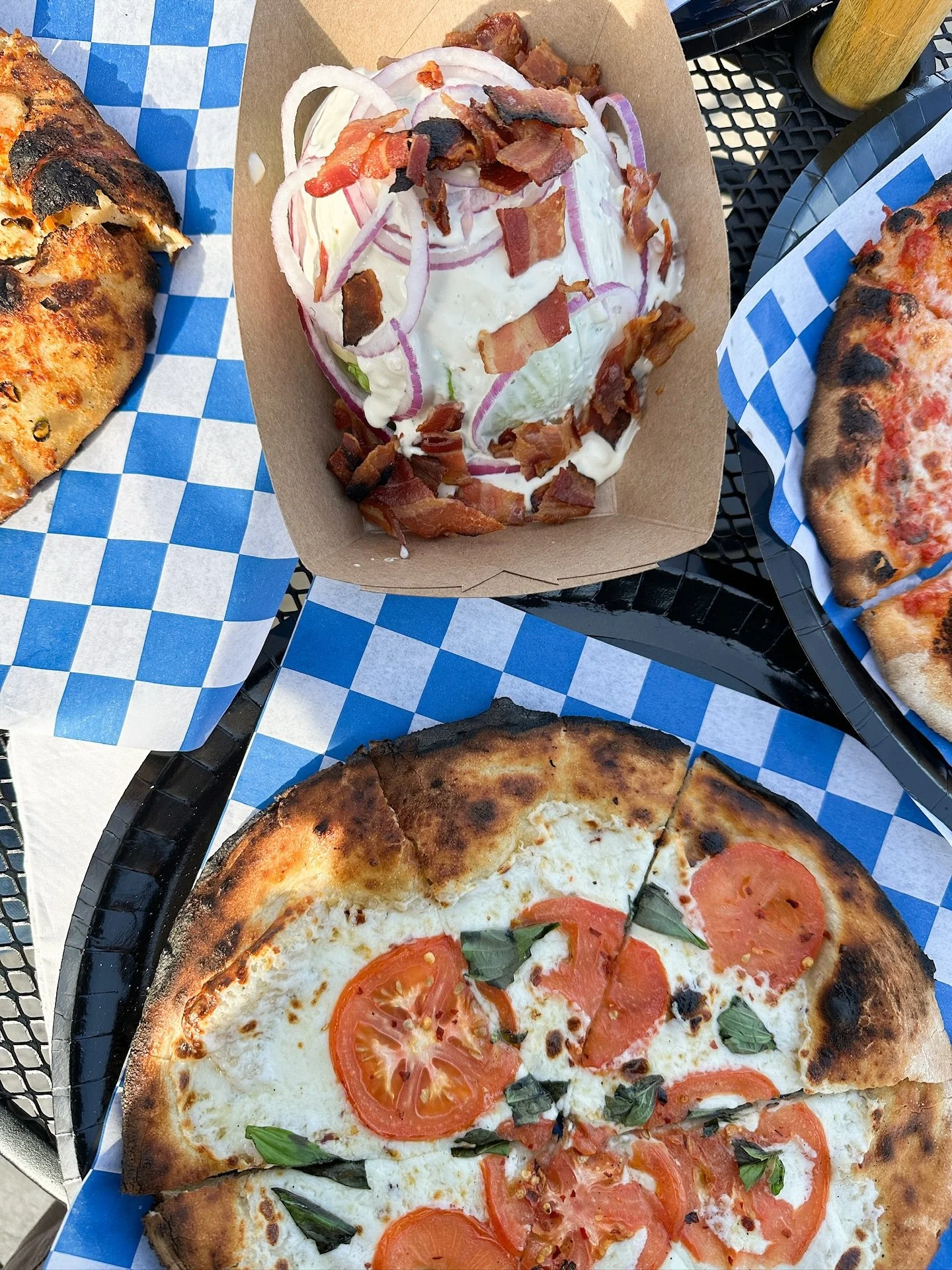 Side Pies Sundays are winding down&hellip; don&rsquo;t miss out on the best part of the weekend 🔥🍕 Is it Sunday yet? 

#pizza #sundayfunday #weekendwarrior #delmarny #upststeny @normanside_