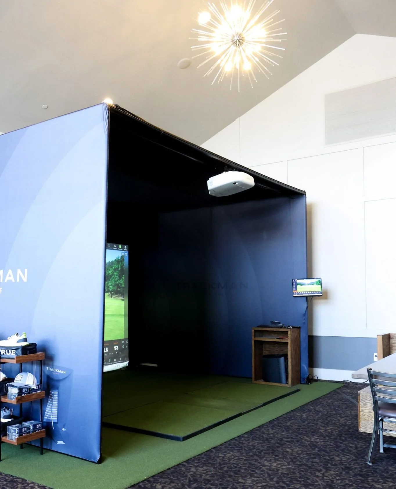 It may be snowing outside, but it&rsquo;s warm and dry in here &mdash; and the perfect day to play. Make the most of your day off and book a simulator session! ⁠
⁠
(Visit the link in our bio to book)