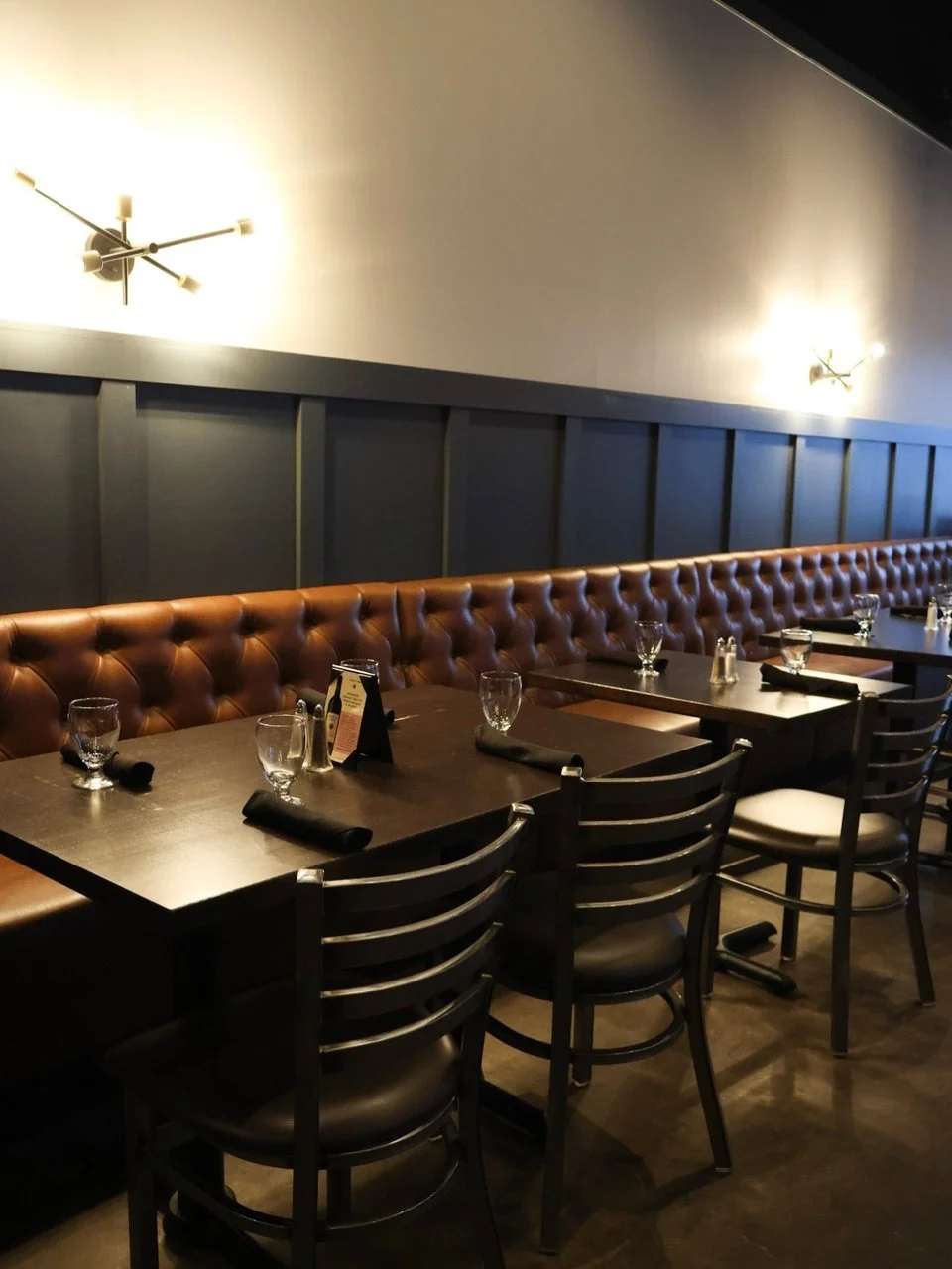 The perfect spot to chat, cheers, or grab a snack after a few dozen swings in the golf simulators.

Settle in, tee up, and enjoy a little break at The Side.