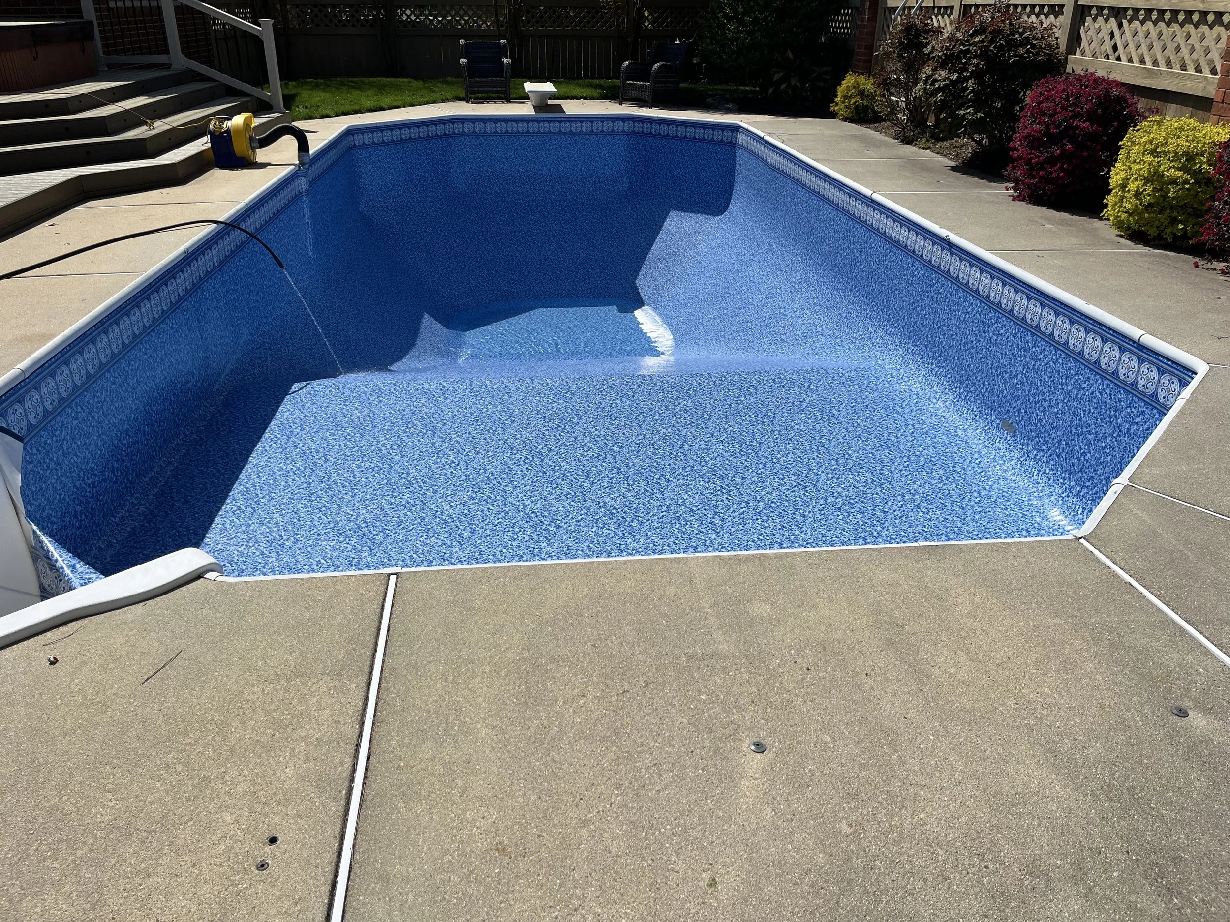 After –
Latham Liner Style: Hampton / Seaglass
