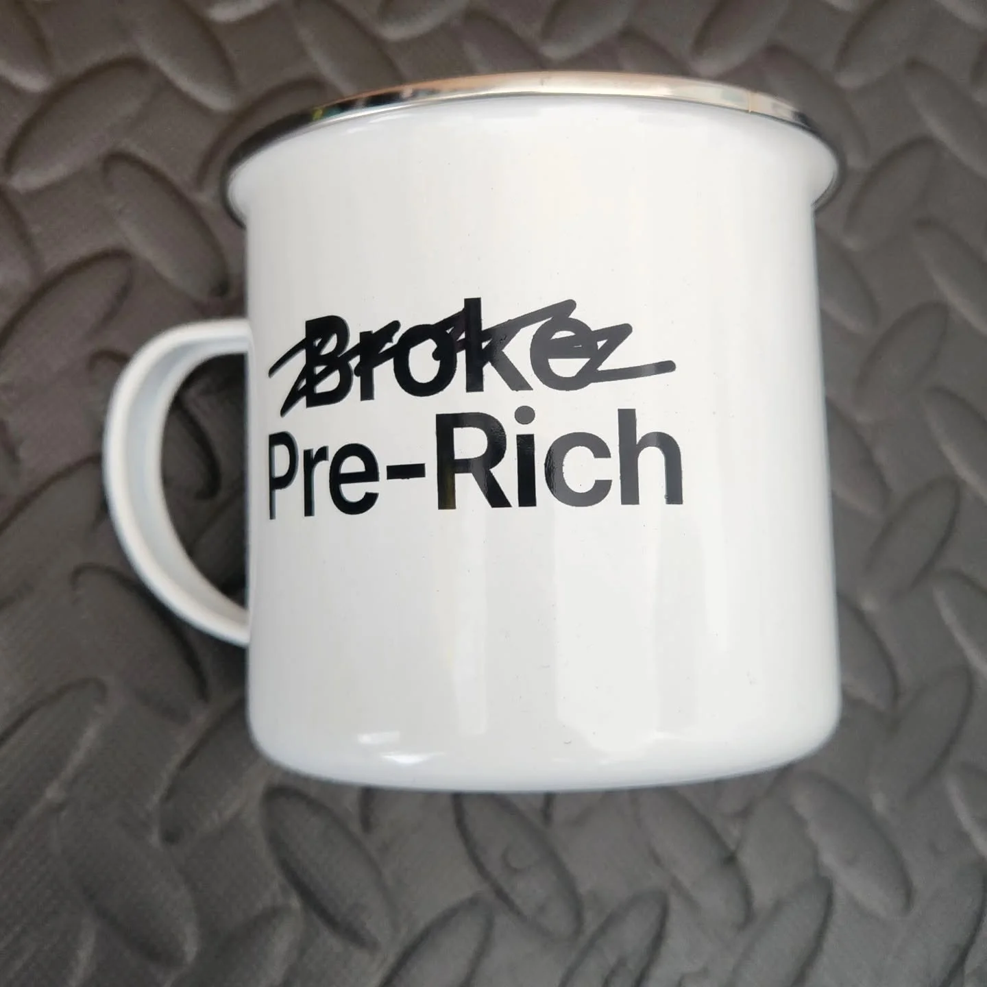 Gemini exchange enamel mug

#crypto #clothing #retro #cryptoclothing #winklevoss #web3 #web3clothing #blockchain